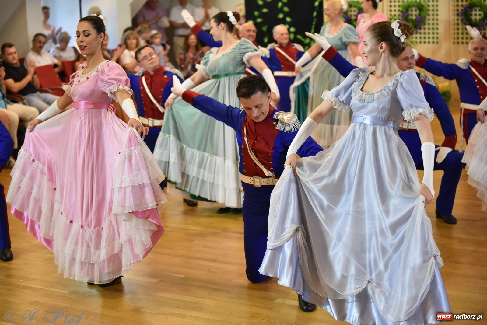 Zdjęcie w galerii na portalu naszraciborz.pl: Raciborskie Źródło zatańczyło dla małego Henia wiadomości z regionu