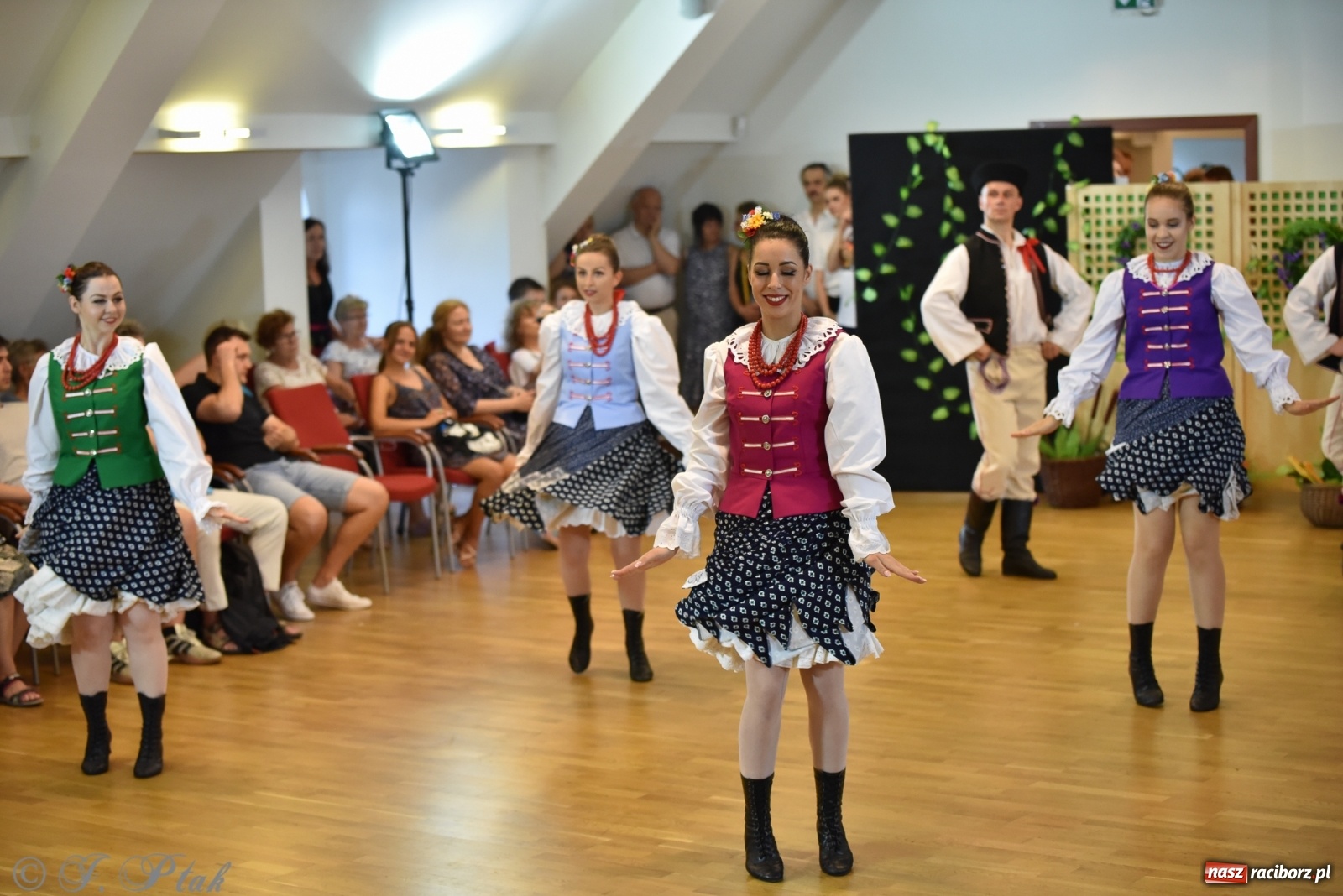 Zdjęcie w galerii na portalu naszraciborz.pl: Raciborskie Źródło zatańczyło dla małego Henia wiadomości z regionu