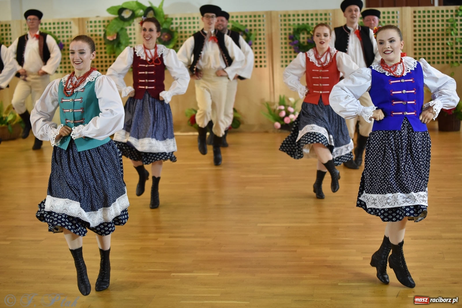 Zdjęcie w galerii na portalu naszraciborz.pl: Raciborskie Źródło zatańczyło dla małego Henia wiadomości z regionu