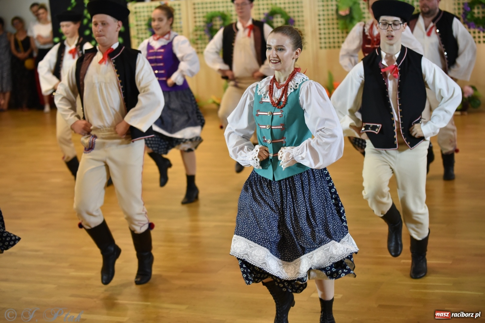 Zdjęcie w galerii na portalu naszraciborz.pl: Raciborskie Źródło zatańczyło dla małego Henia wiadomości z regionu