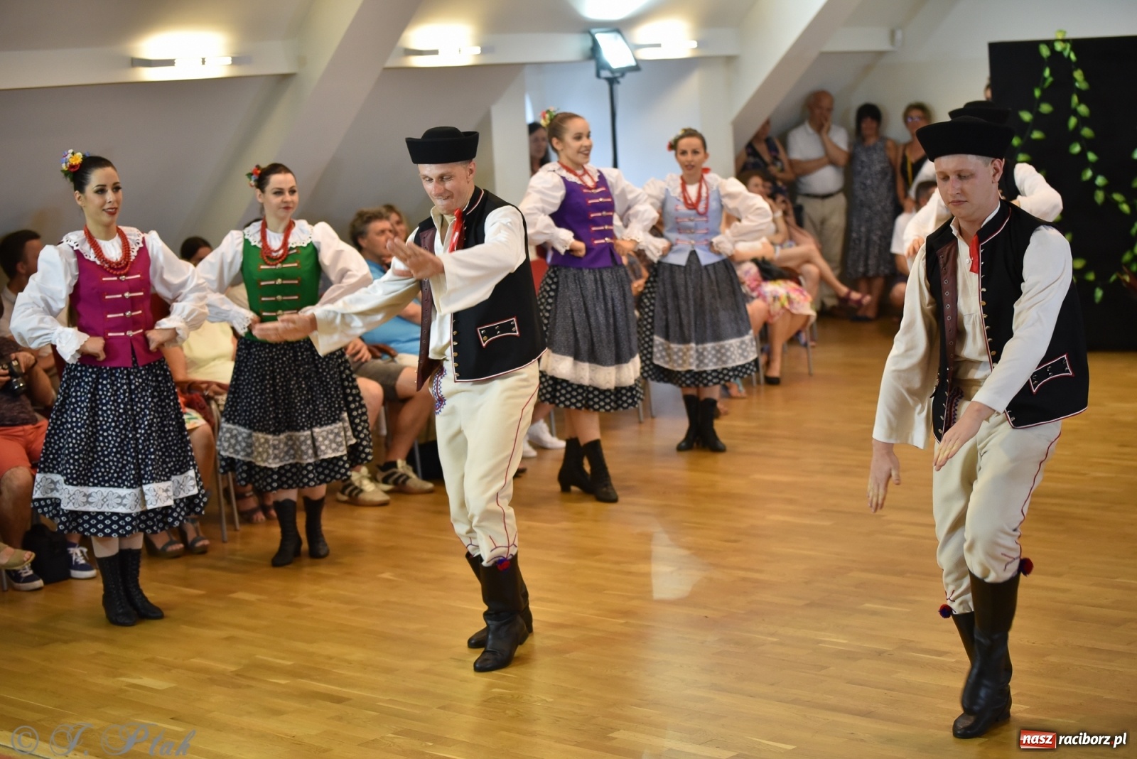 Zdjęcie w galerii na portalu naszraciborz.pl: Raciborskie Źródło zatańczyło dla małego Henia wiadomości z regionu