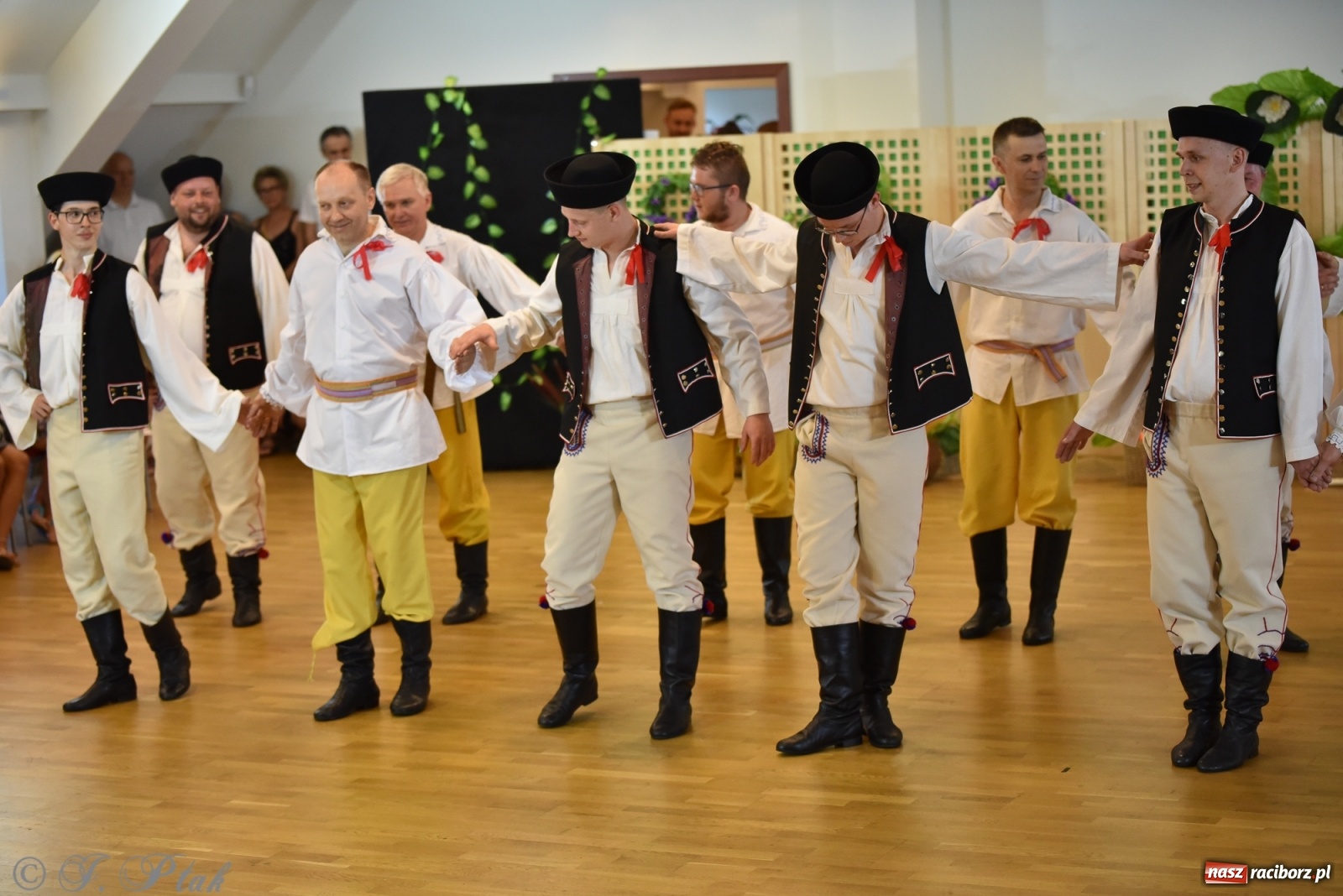 Zdjęcie w galerii na portalu naszraciborz.pl: Raciborskie Źródło zatańczyło dla małego Henia wiadomości z regionu