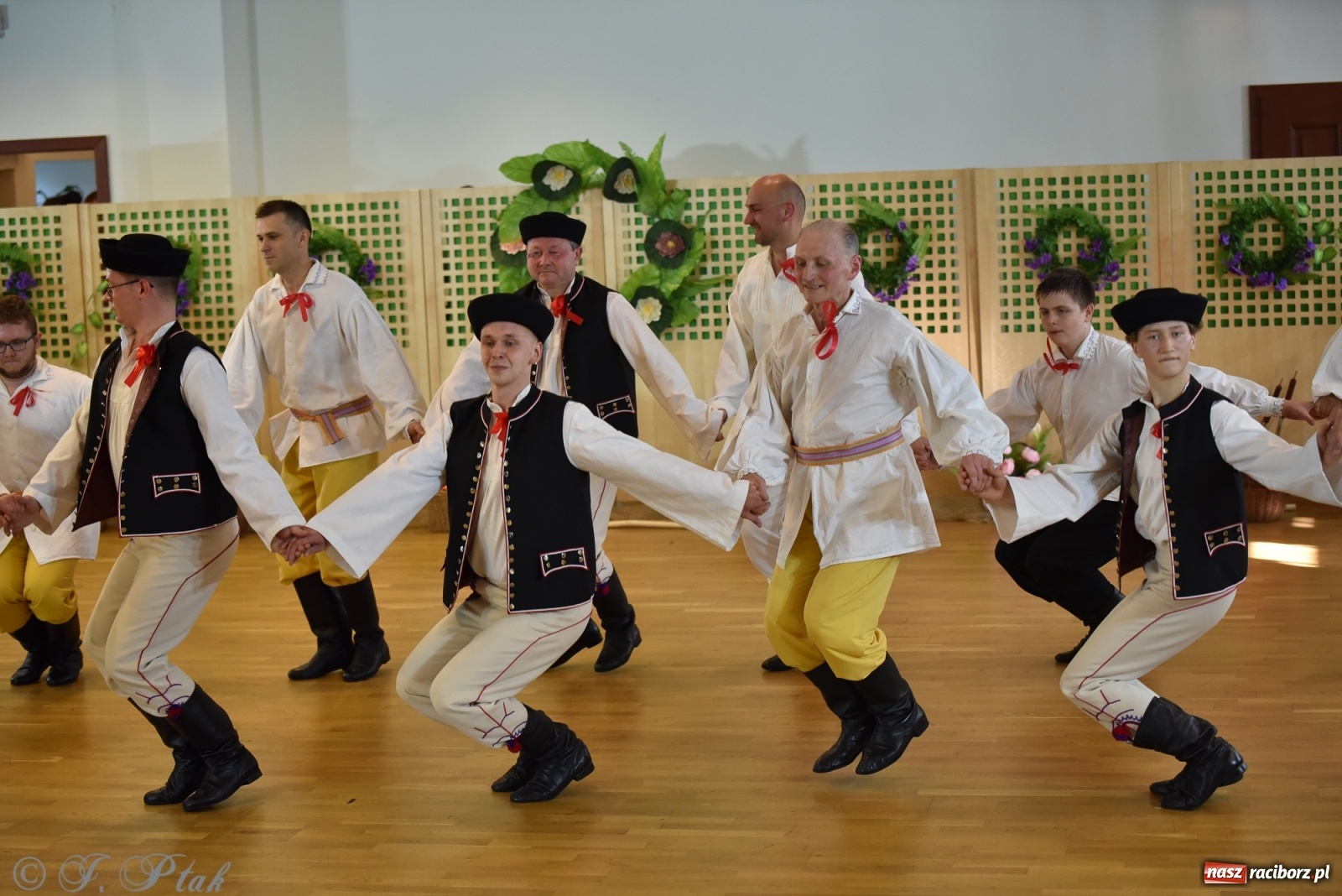 Zdjęcie w galerii na portalu naszraciborz.pl: Raciborskie Źródło zatańczyło dla małego Henia wiadomości z regionu