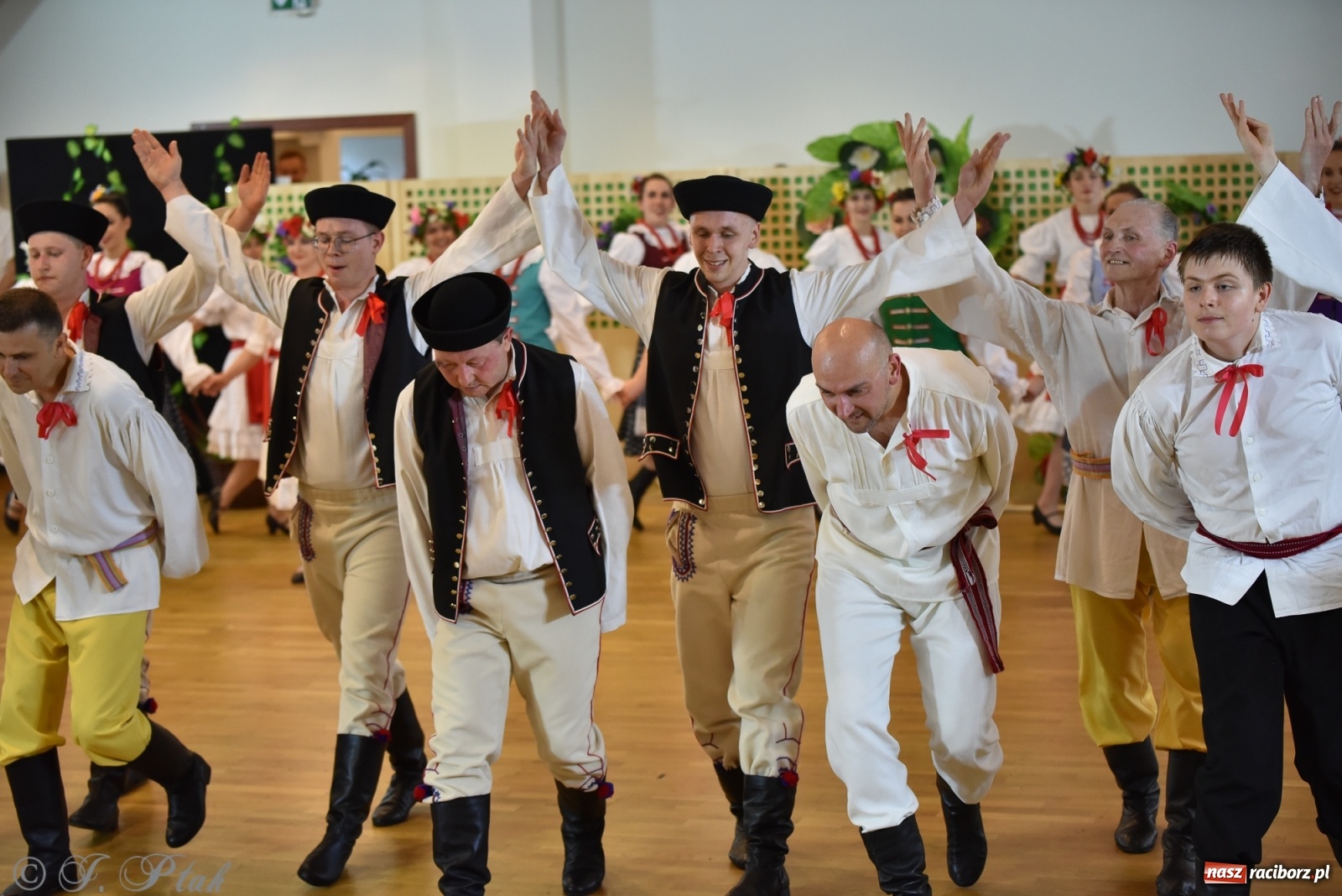 Zdjęcie w galerii na portalu naszraciborz.pl: Raciborskie Źródło zatańczyło dla małego Henia wiadomości z regionu