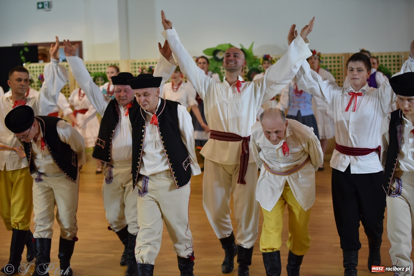 Zdjęcie w galerii na portalu naszraciborz.pl: Raciborskie Źródło zatańczyło dla małego Henia wiadomości z regionu