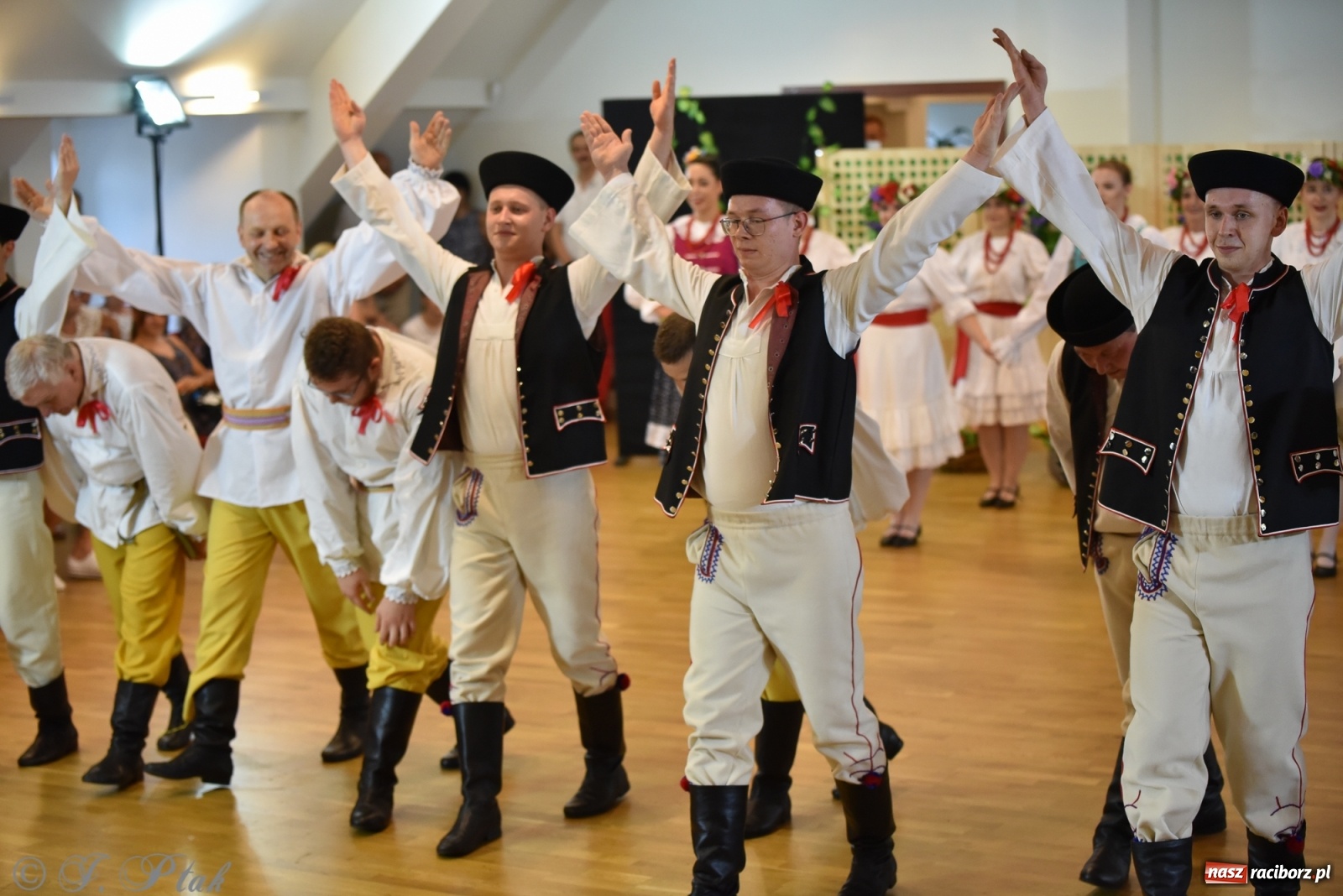 Zdjęcie w galerii na portalu naszraciborz.pl: Raciborskie Źródło zatańczyło dla małego Henia wiadomości z regionu