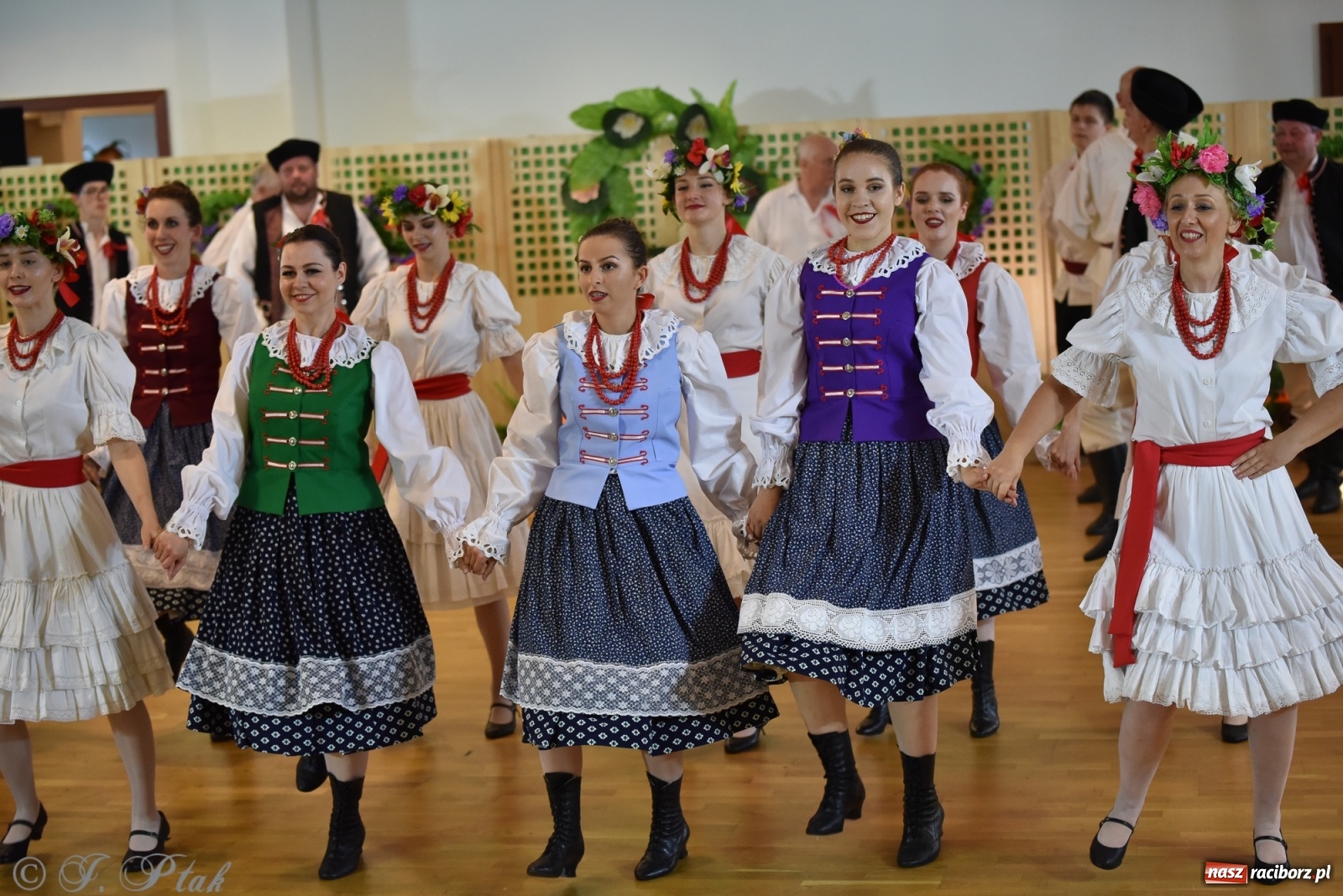 Zdjęcie w galerii na portalu naszraciborz.pl: Raciborskie Źródło zatańczyło dla małego Henia wiadomości z regionu