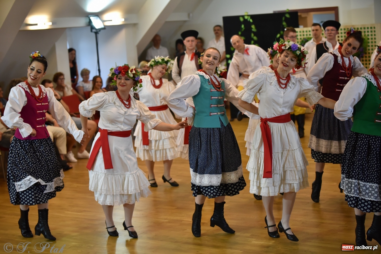 Zdjęcie w galerii na portalu naszraciborz.pl: Raciborskie Źródło zatańczyło dla małego Henia wiadomości z regionu