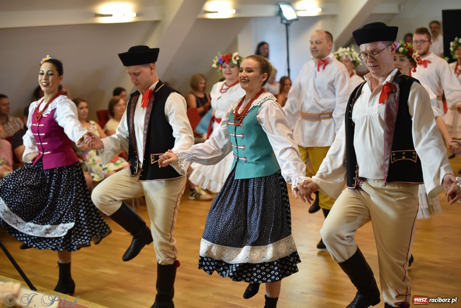 Zdjęcie w galerii na portalu naszraciborz.pl: Raciborskie Źródło zatańczyło dla małego Henia wiadomości z regionu