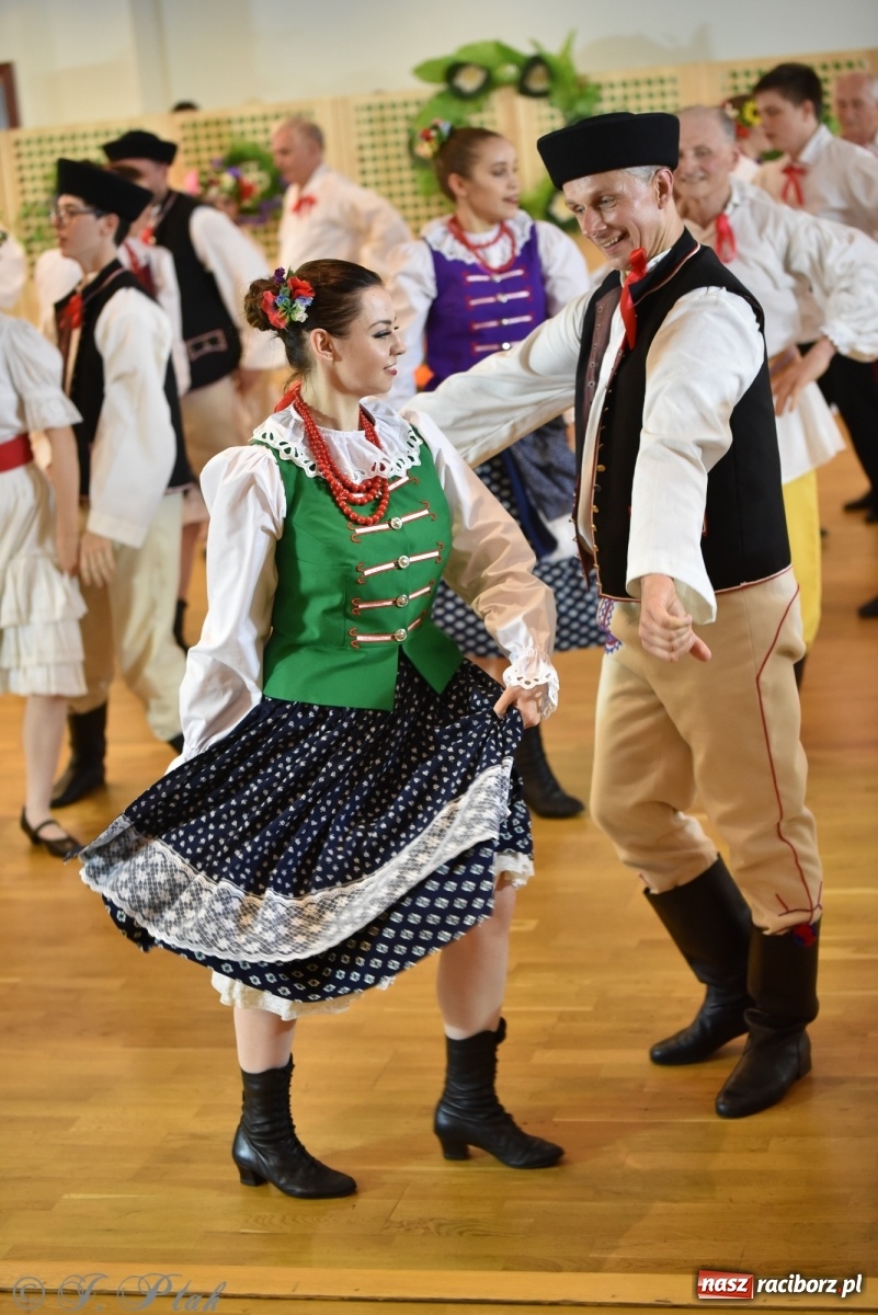 Zdjęcie w galerii na portalu naszraciborz.pl: Raciborskie Źródło zatańczyło dla małego Henia wiadomości z regionu