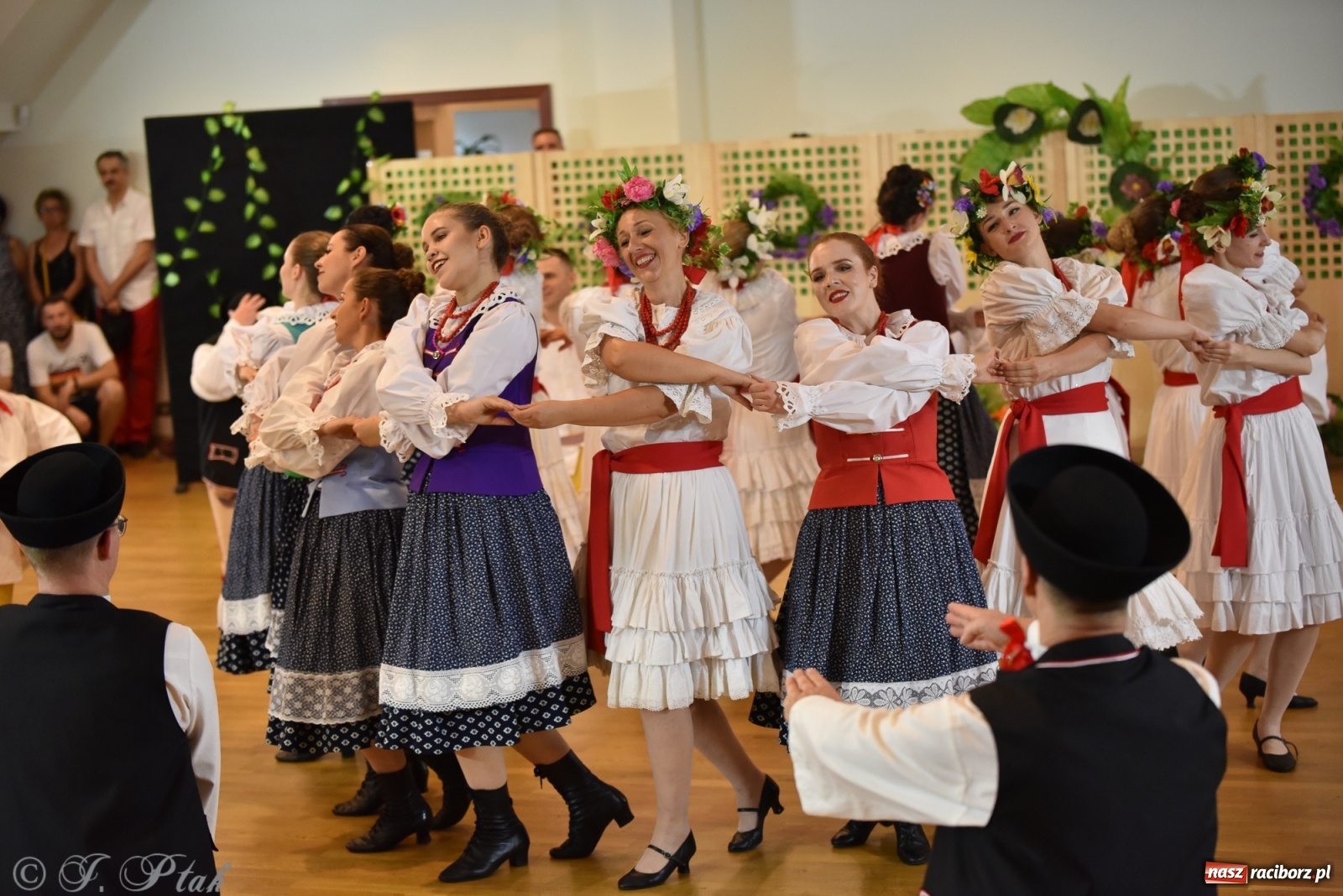 Zdjęcie w galerii na portalu naszraciborz.pl: Raciborskie Źródło zatańczyło dla małego Henia wiadomości z regionu
