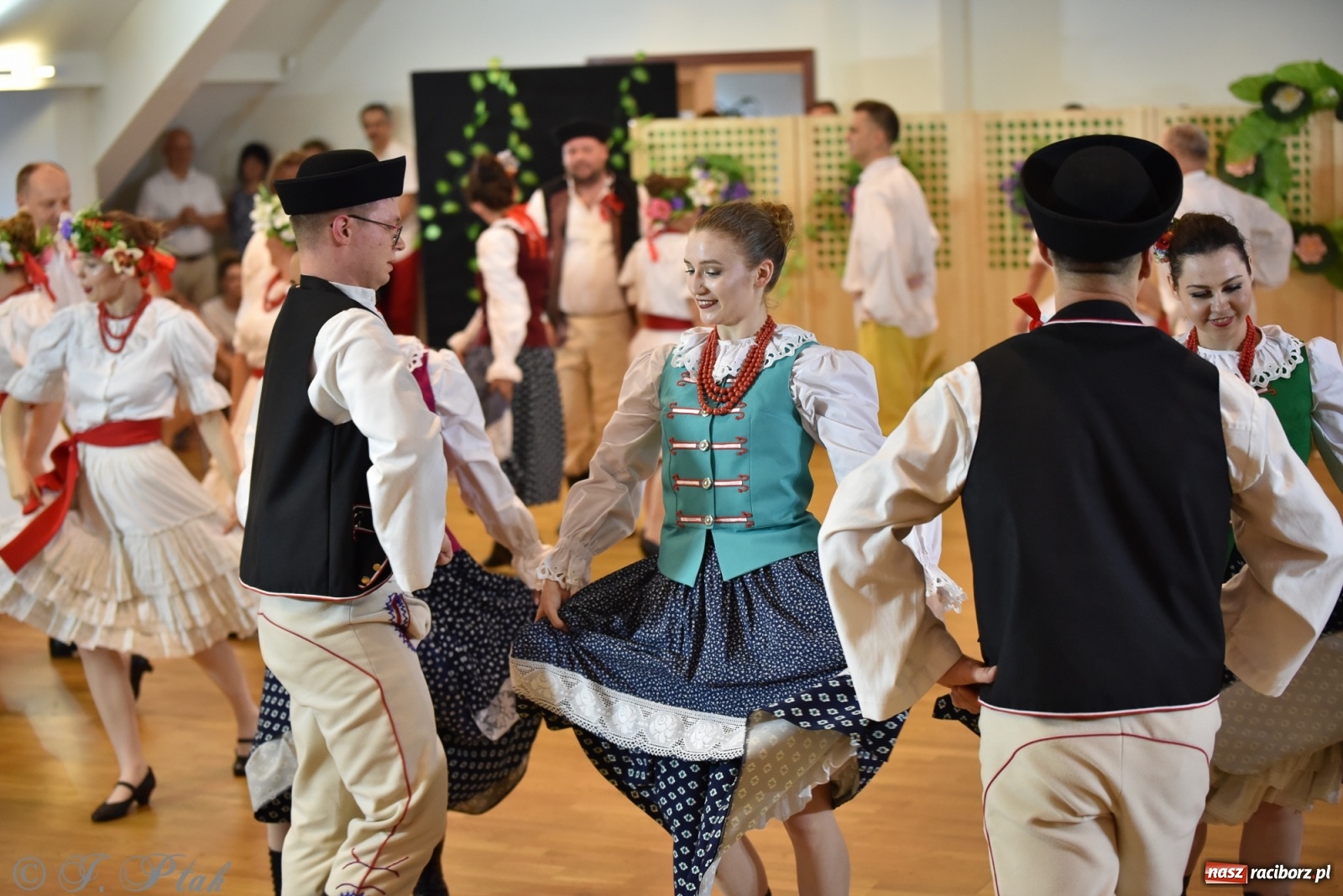 Zdjęcie w galerii na portalu naszraciborz.pl: Raciborskie Źródło zatańczyło dla małego Henia wiadomości z regionu