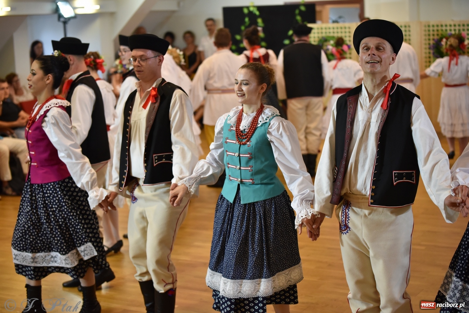 Zdjęcie w galerii na portalu naszraciborz.pl: Raciborskie Źródło zatańczyło dla małego Henia wiadomości z regionu