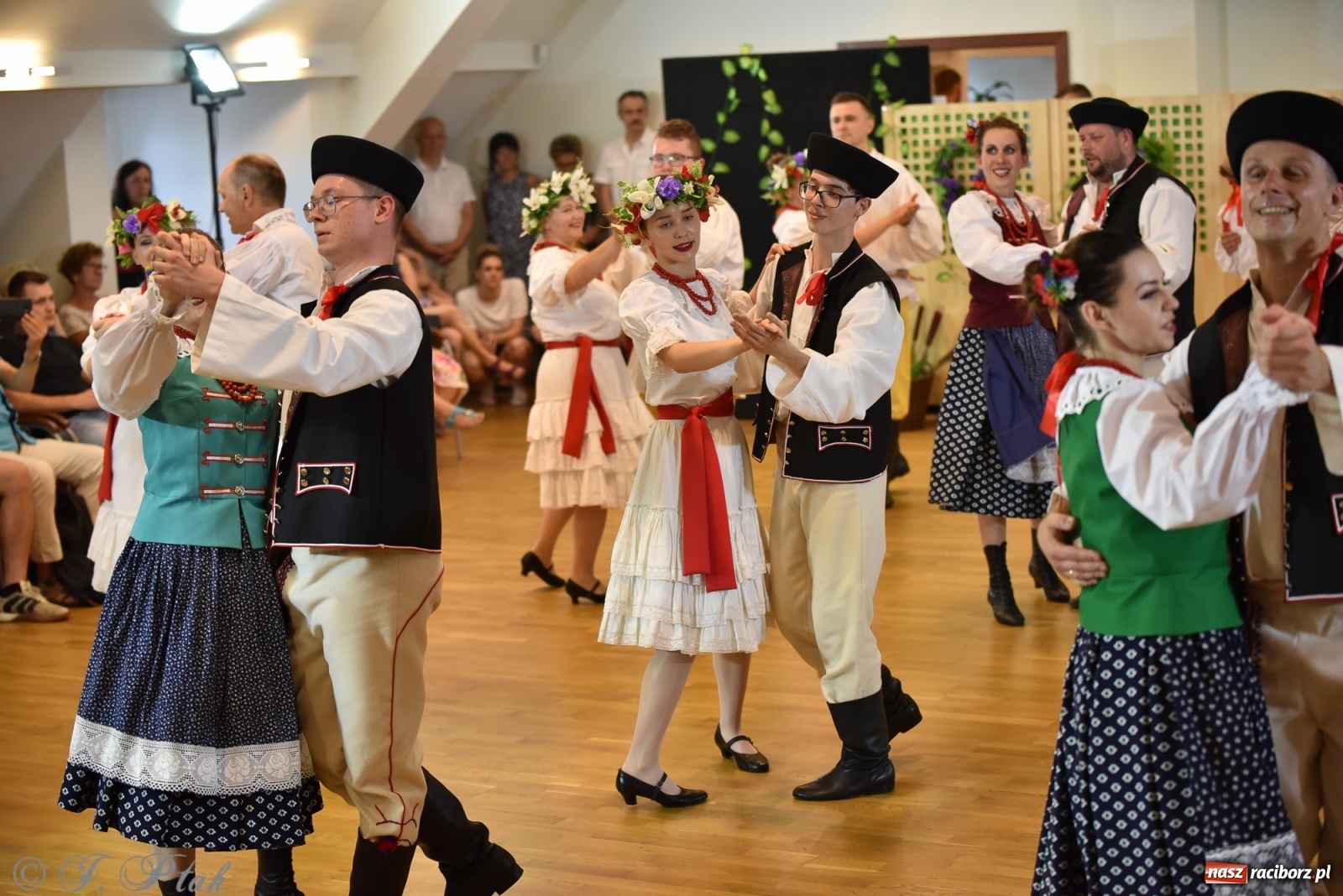 Zdjęcie w galerii na portalu naszraciborz.pl: Raciborskie Źródło zatańczyło dla małego Henia wiadomości z regionu