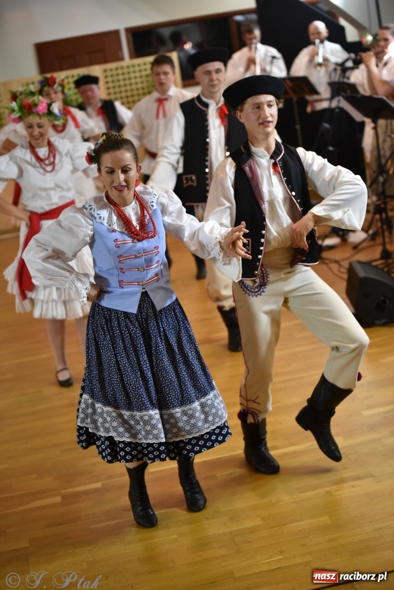 Zdjęcie w galerii na portalu naszraciborz.pl: Raciborskie Źródło zatańczyło dla małego Henia wiadomości z regionu