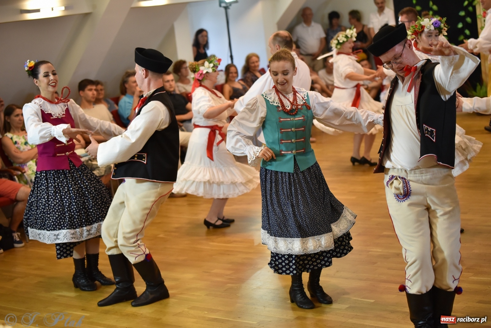 Zdjęcie w galerii na portalu naszraciborz.pl: Raciborskie Źródło zatańczyło dla małego Henia wiadomości z regionu