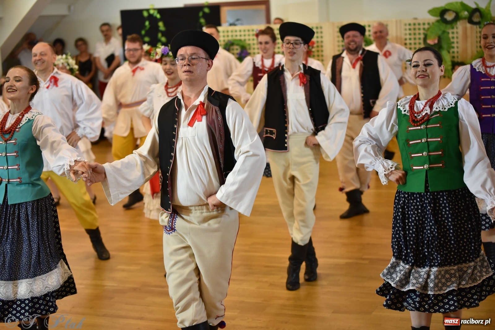 Zdjęcie w galerii na portalu naszraciborz.pl: Raciborskie Źródło zatańczyło dla małego Henia wiadomości z regionu