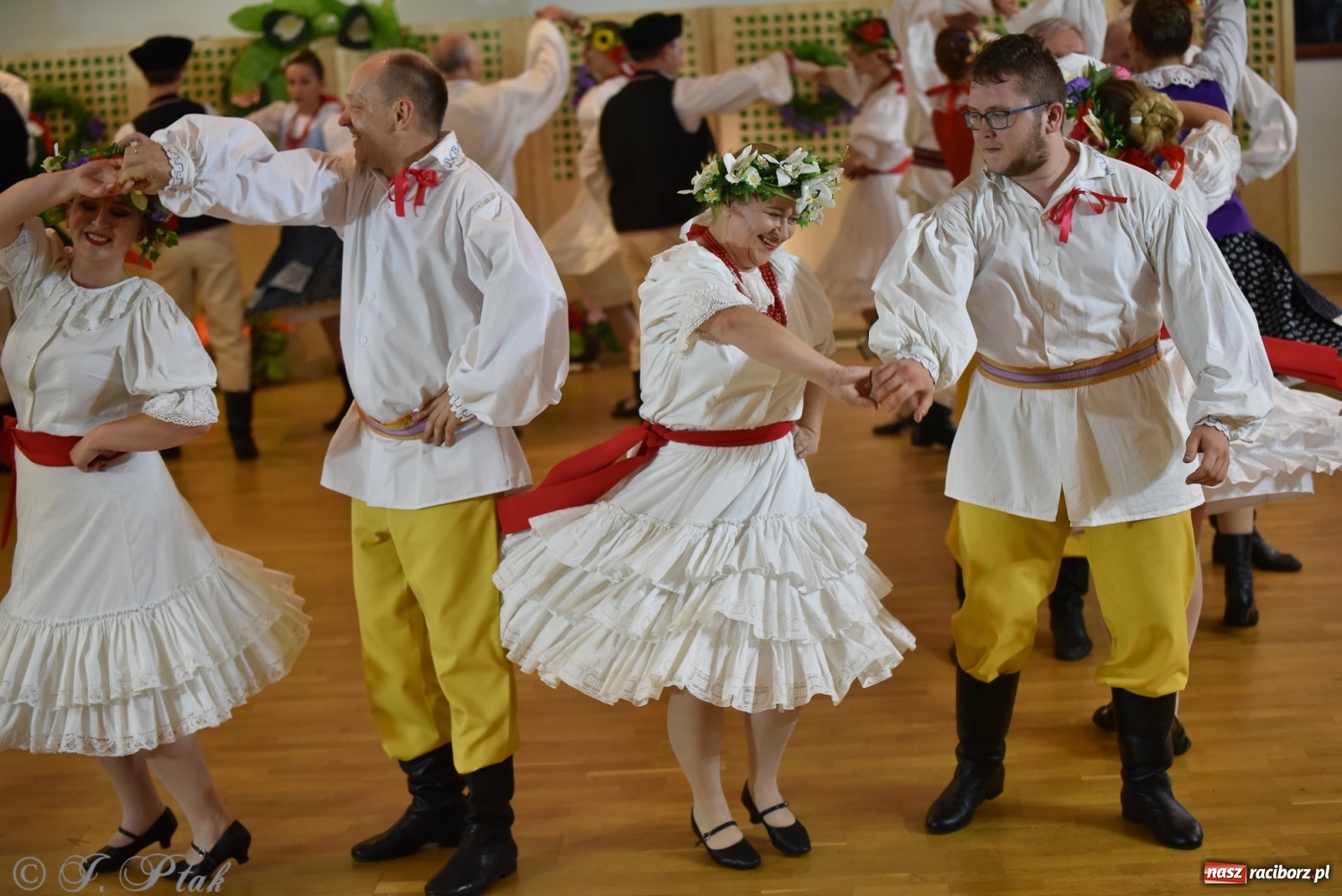 Zdjęcie w galerii na portalu naszraciborz.pl: Raciborskie Źródło zatańczyło dla małego Henia wiadomości z regionu