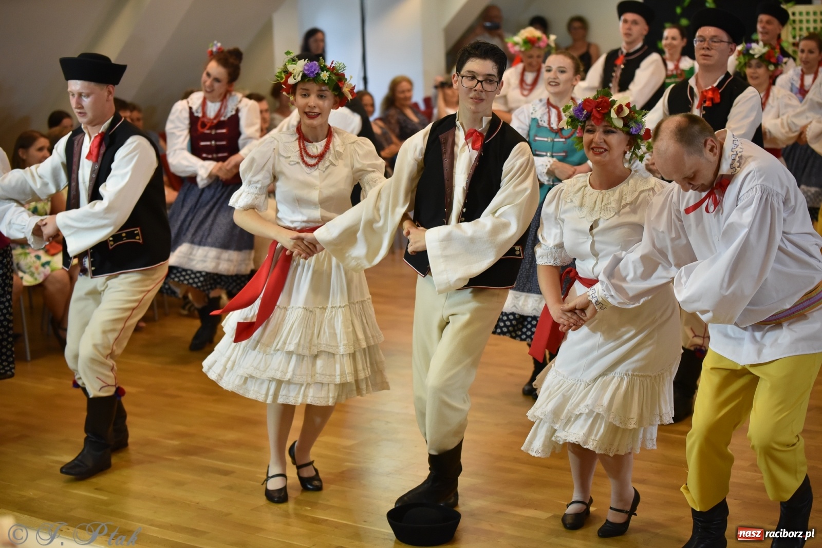 Zdjęcie w galerii na portalu naszraciborz.pl: Raciborskie Źródło zatańczyło dla małego Henia wiadomości z regionu