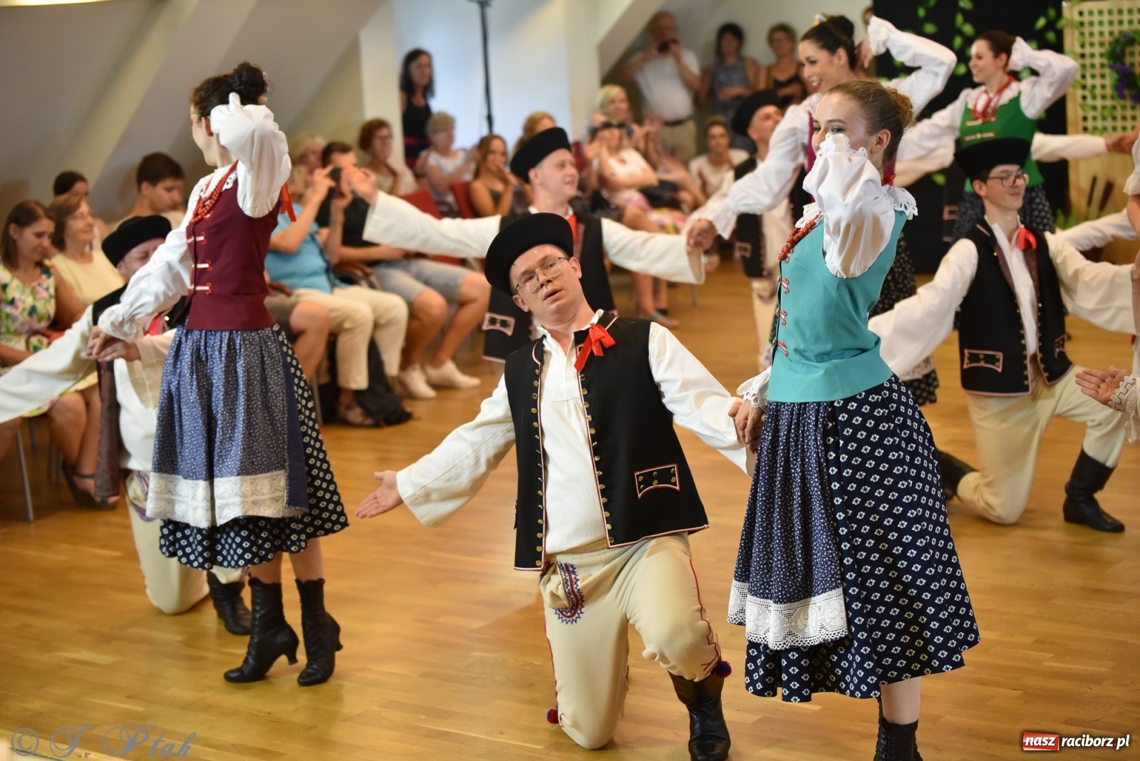 Zdjęcie w galerii na portalu naszraciborz.pl: Raciborskie Źródło zatańczyło dla małego Henia wiadomości z regionu