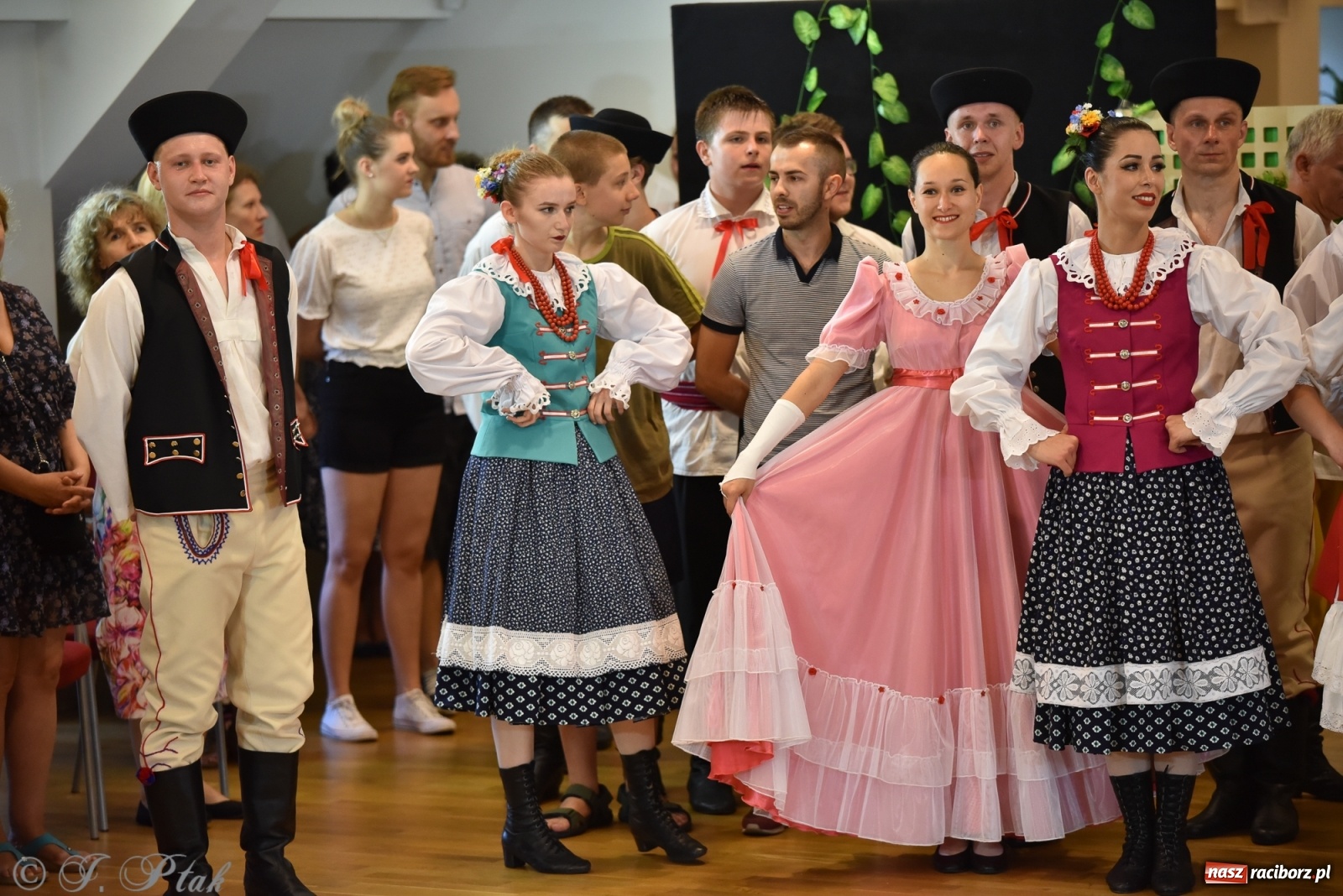 Zdjęcie w galerii na portalu naszraciborz.pl: Raciborskie Źródło zatańczyło dla małego Henia wiadomości z regionu