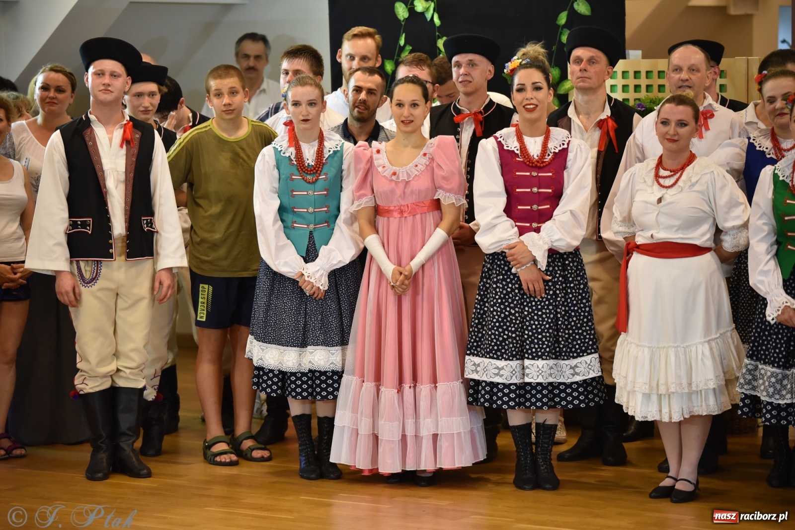 Zdjęcie w galerii na portalu naszraciborz.pl: Raciborskie Źródło zatańczyło dla małego Henia wiadomości z regionu