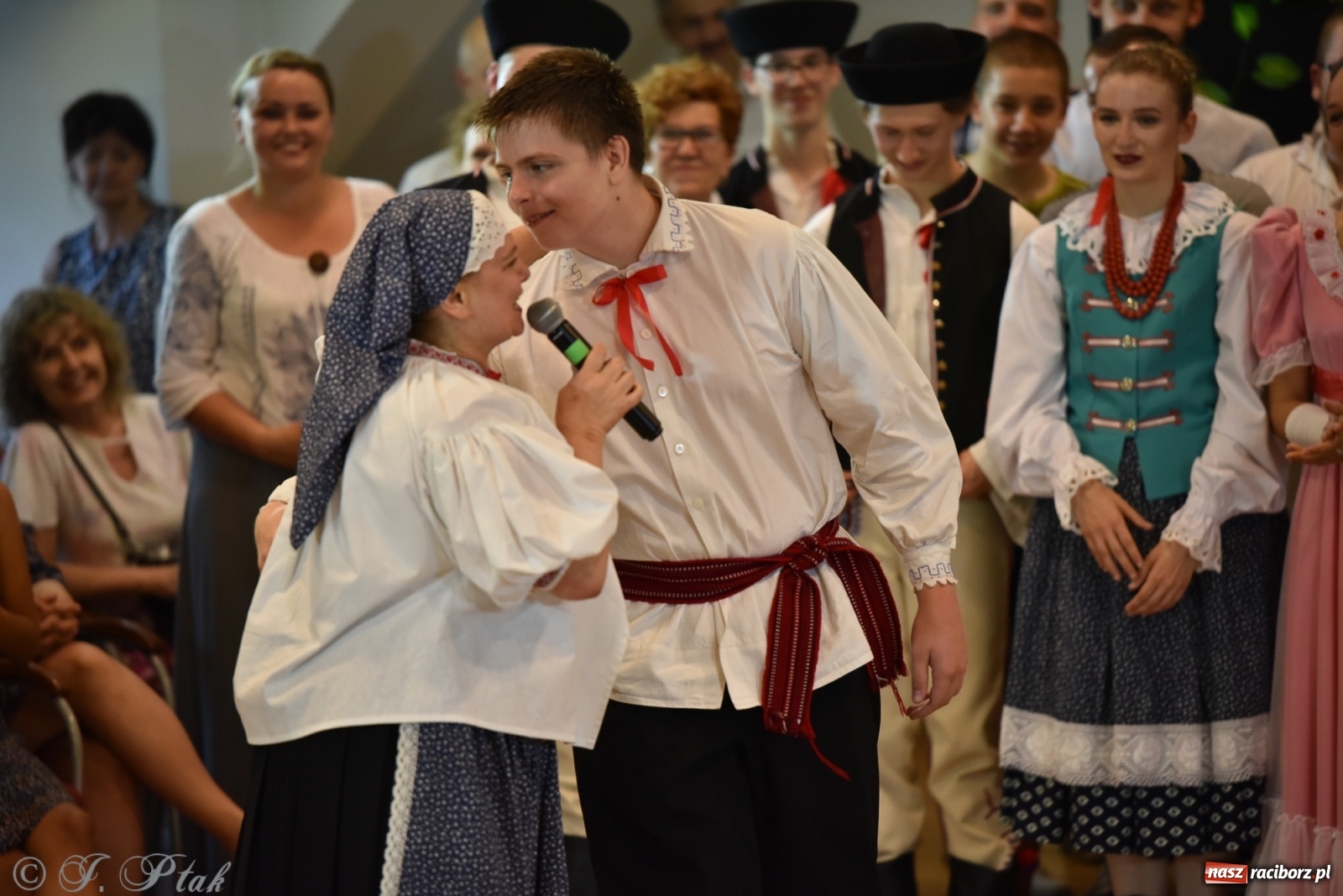 Zdjęcie w galerii na portalu naszraciborz.pl: Raciborskie Źródło zatańczyło dla małego Henia wiadomości z regionu