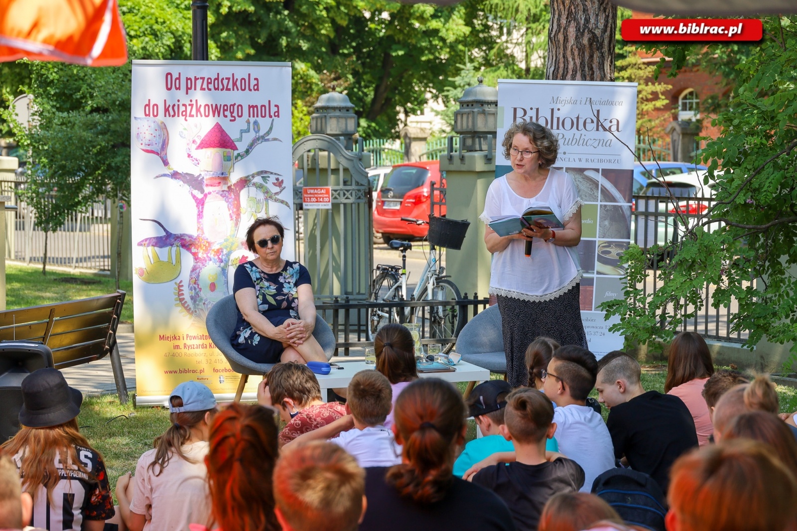 Zdjęcie w galerii na portalu naszraciborz.pl: Książki to potężna broń - Renata Piątkowska w raciborskiej bibliotece wiadomości z regionu