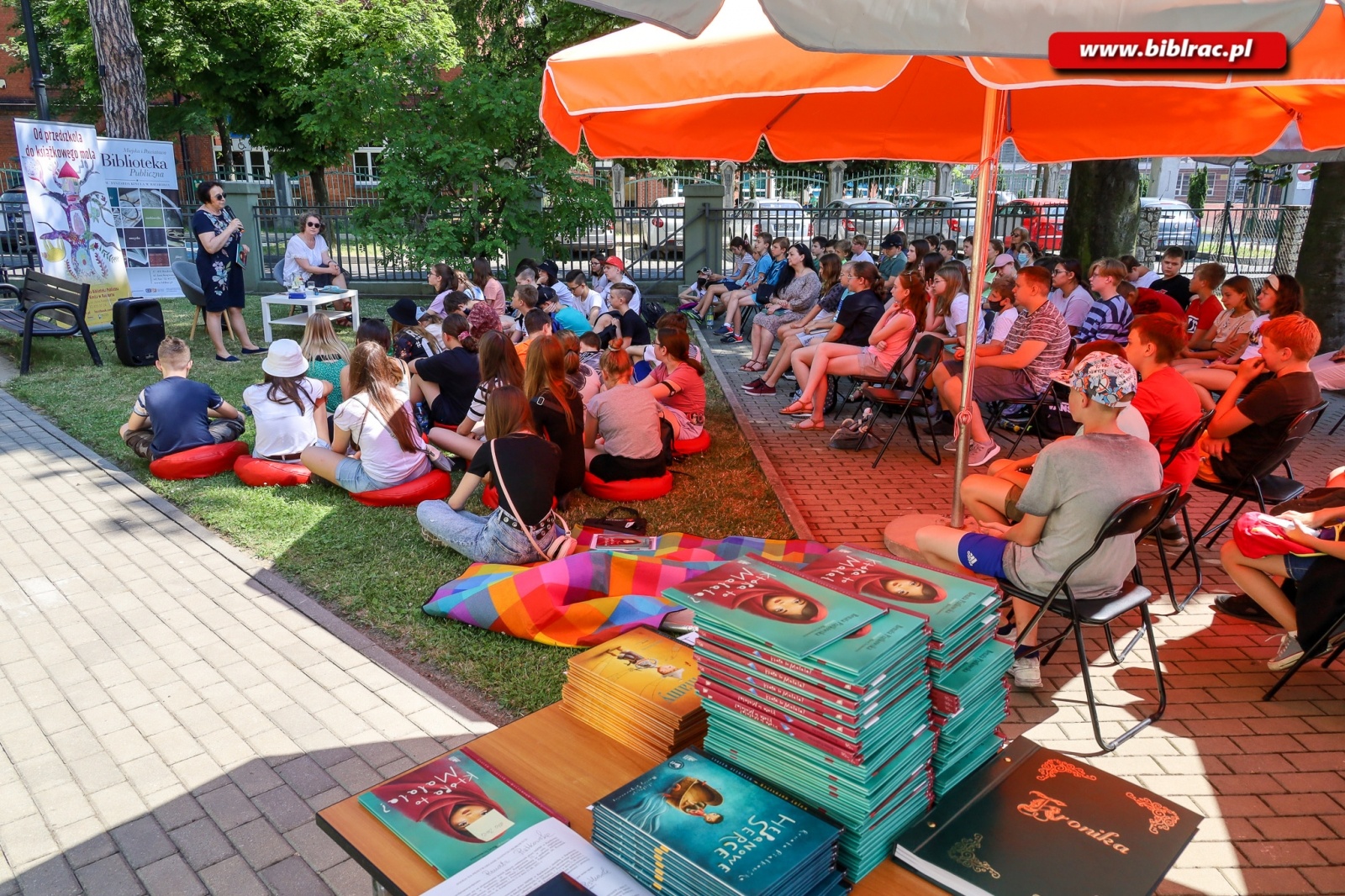 Zdjęcie w galerii na portalu naszraciborz.pl: Książki to potężna broń - Renata Piątkowska w raciborskiej bibliotece wiadomości z regionu