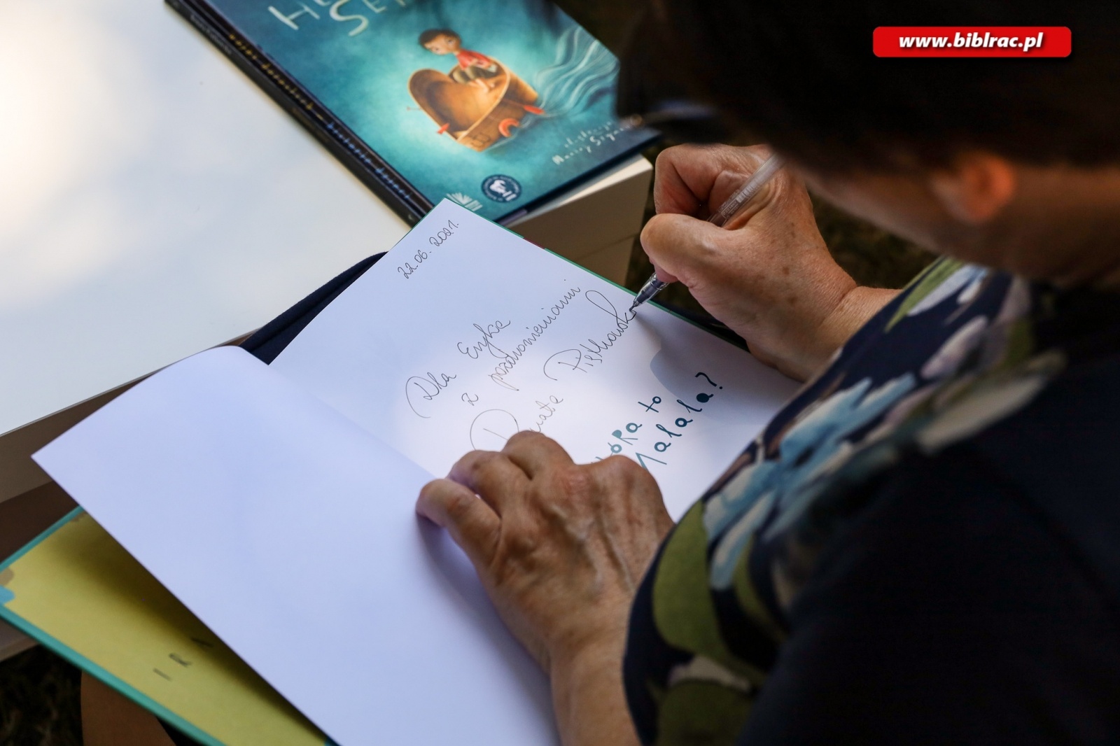 Zdjęcie w galerii na portalu naszraciborz.pl: Książki to potężna broń - Renata Piątkowska w raciborskiej bibliotece wiadomości z regionu