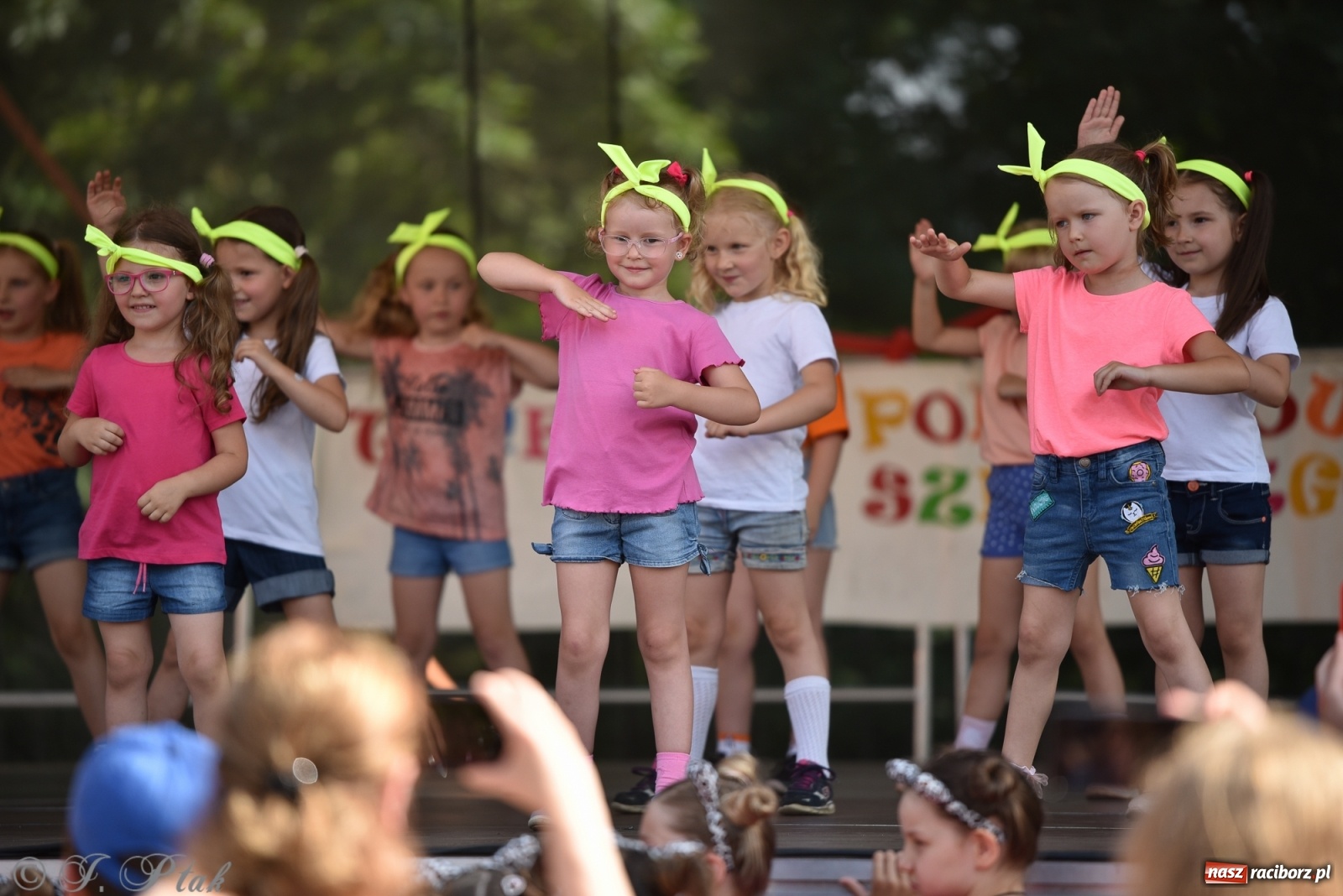 Zdjęcie w galerii na portalu naszraciborz.pl: MDK kończy rok szkolny tanecznym show [FOTO] wiadomości z regionu