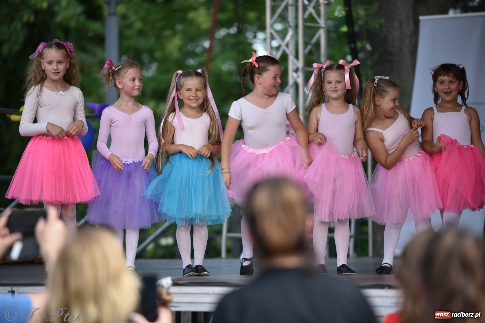 Zdjęcie w galerii na portalu naszraciborz.pl: MDK kończy rok szkolny tanecznym show [FOTO] wiadomości z regionu
