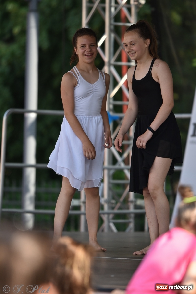 Zdjęcie w galerii na portalu naszraciborz.pl: MDK kończy rok szkolny tanecznym show [FOTO] wiadomości z regionu