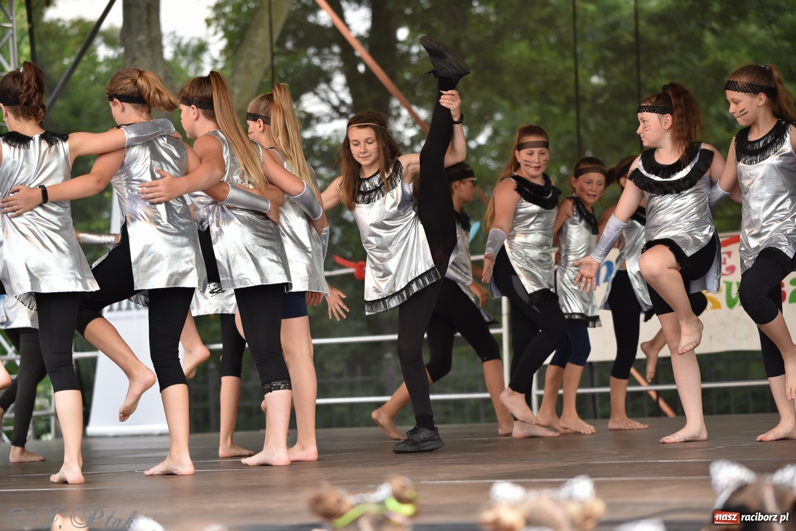 Zdjęcie w galerii na portalu naszraciborz.pl: MDK kończy rok szkolny tanecznym show [FOTO] wiadomości z regionu