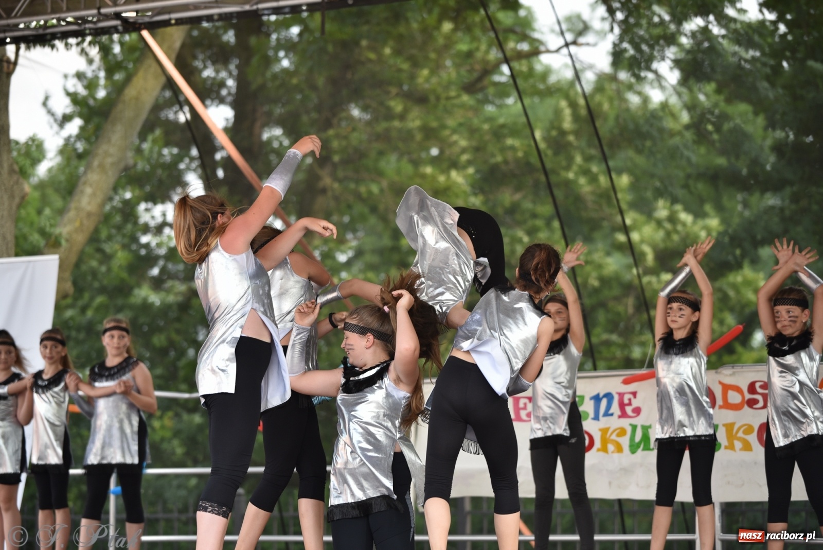 Zdjęcie w galerii na portalu naszraciborz.pl: MDK kończy rok szkolny tanecznym show [FOTO] wiadomości z regionu