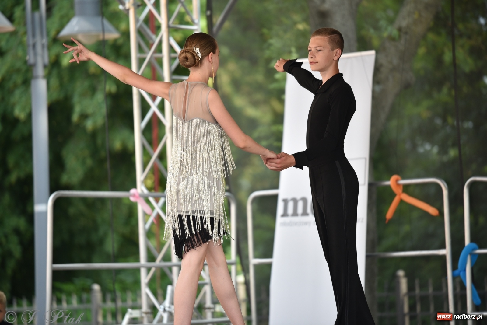 Zdjęcie w galerii na portalu naszraciborz.pl: MDK kończy rok szkolny tanecznym show [FOTO] wiadomości z regionu