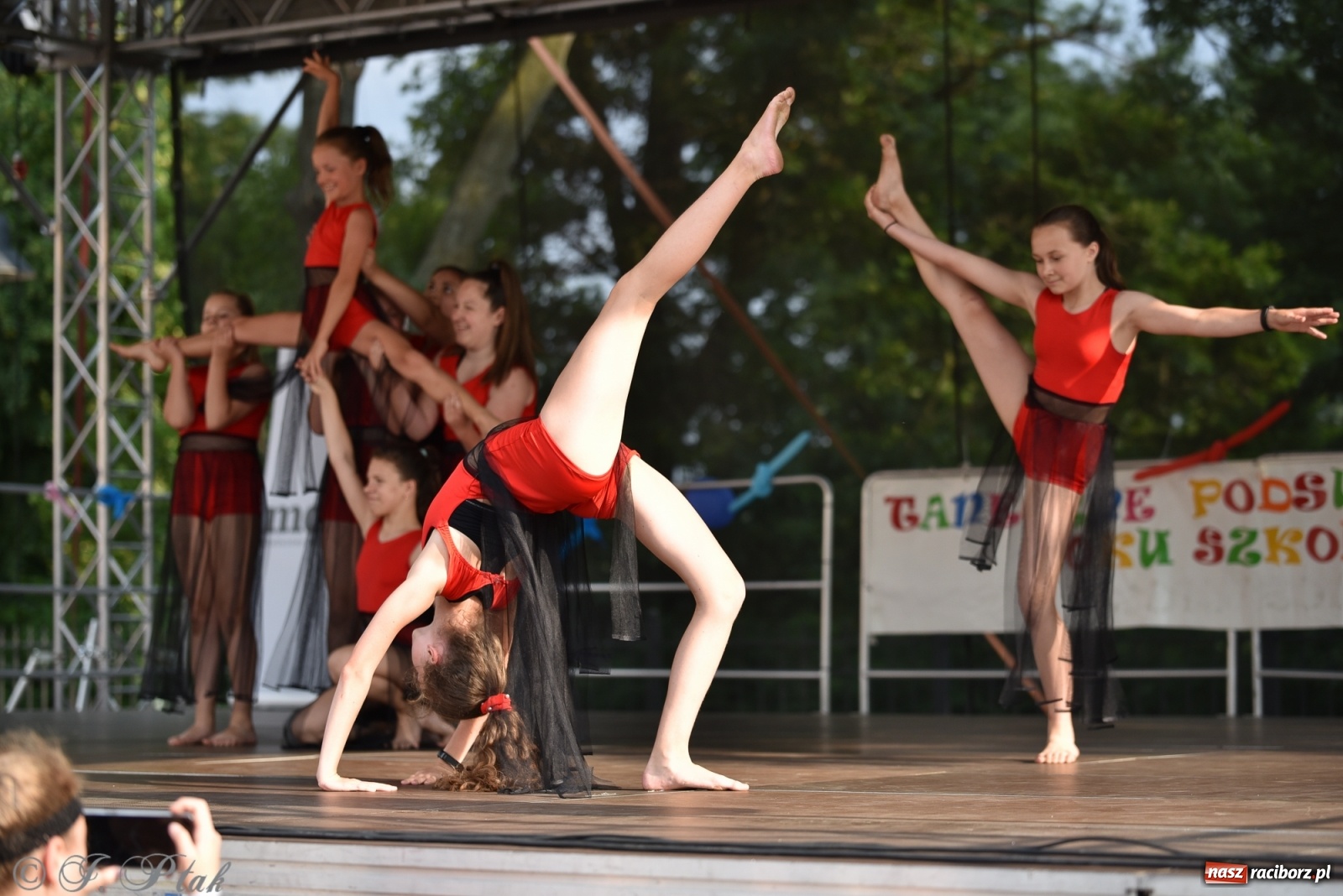 Zdjęcie w galerii na portalu naszraciborz.pl: MDK kończy rok szkolny tanecznym show [FOTO] wiadomości z regionu