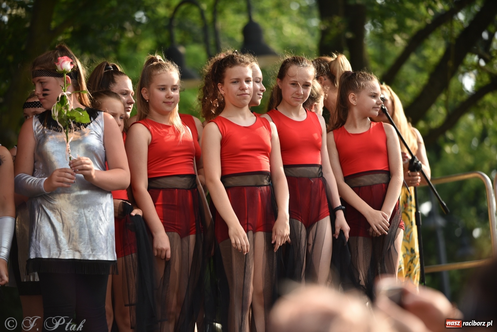 Zdjęcie w galerii na portalu naszraciborz.pl: MDK kończy rok szkolny tanecznym show [FOTO] wiadomości z regionu