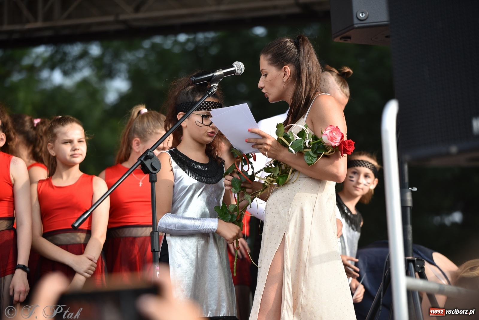 Zdjęcie w galerii na portalu naszraciborz.pl: MDK kończy rok szkolny tanecznym show [FOTO] wiadomości z regionu
