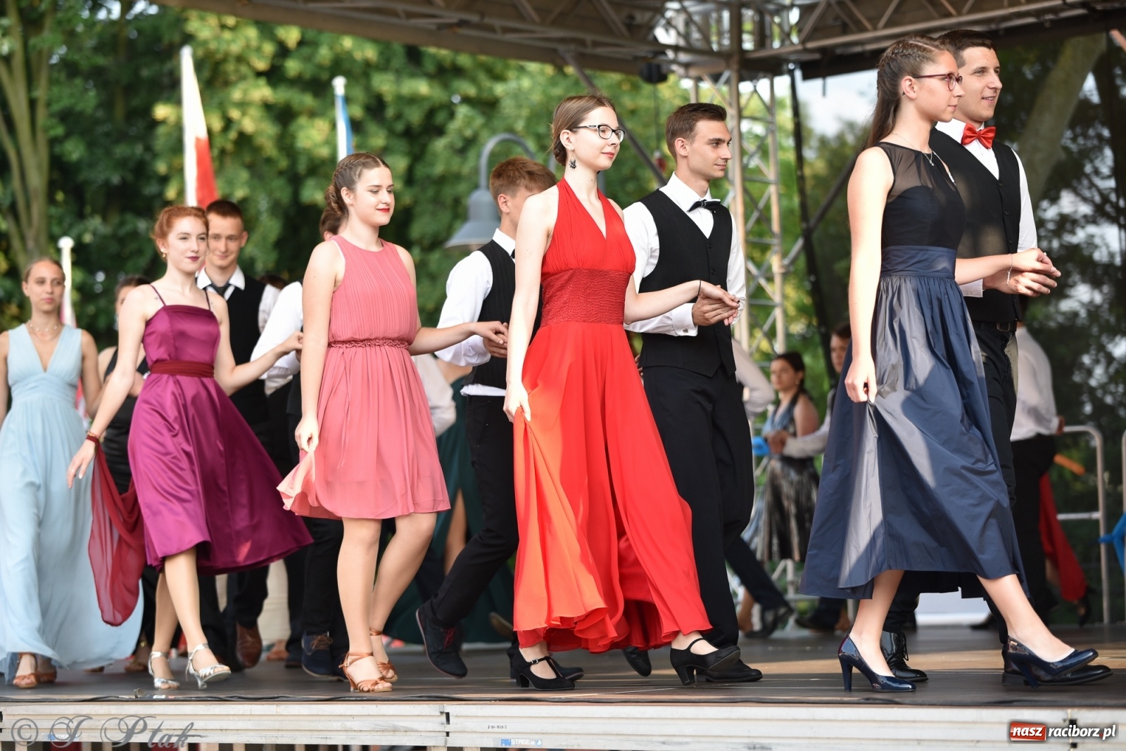 Zdjęcie w galerii na portalu naszraciborz.pl: MDK kończy rok szkolny tanecznym show [FOTO] wiadomości z regionu