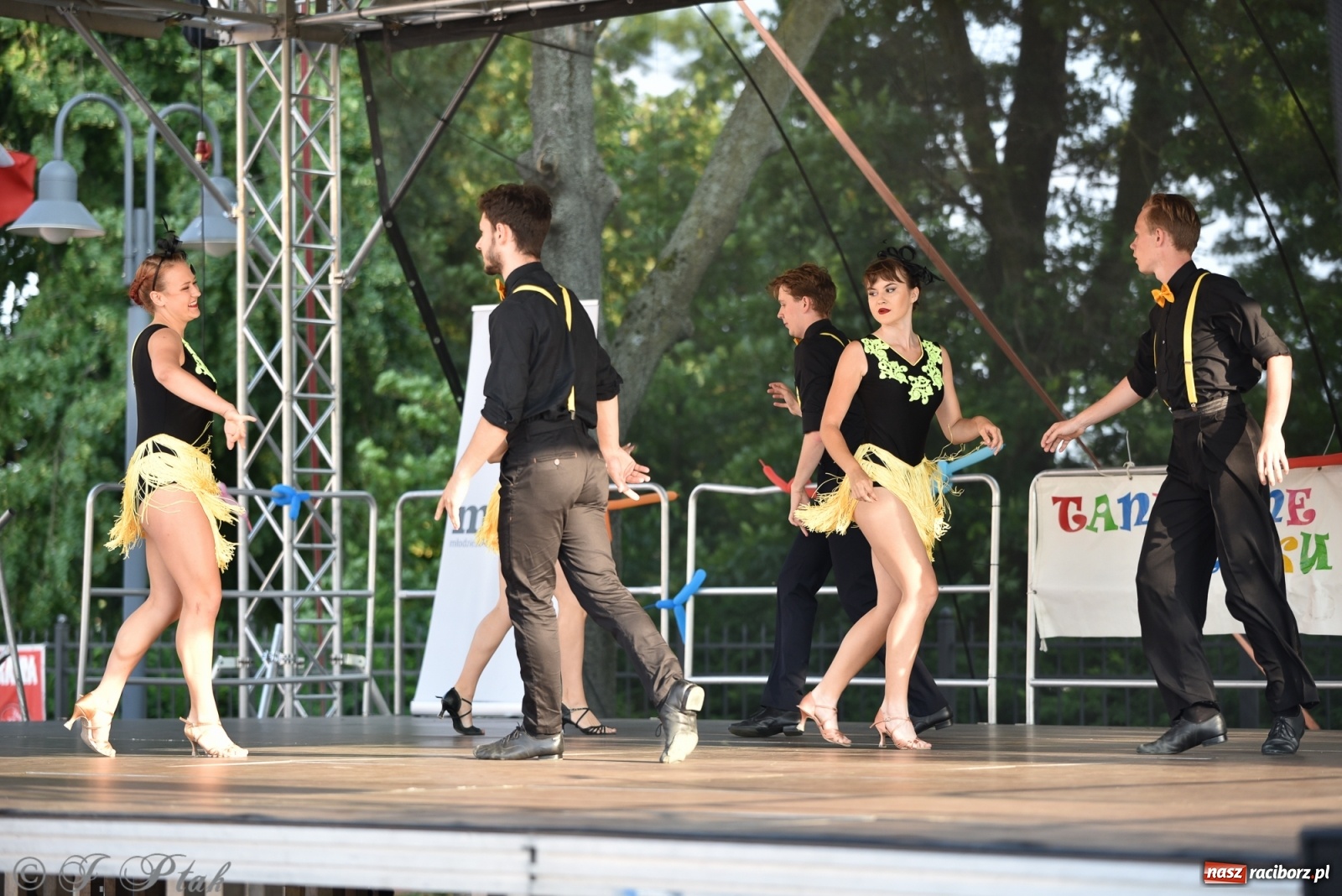 Zdjęcie w galerii na portalu naszraciborz.pl: MDK kończy rok szkolny tanecznym show [FOTO] wiadomości z regionu
