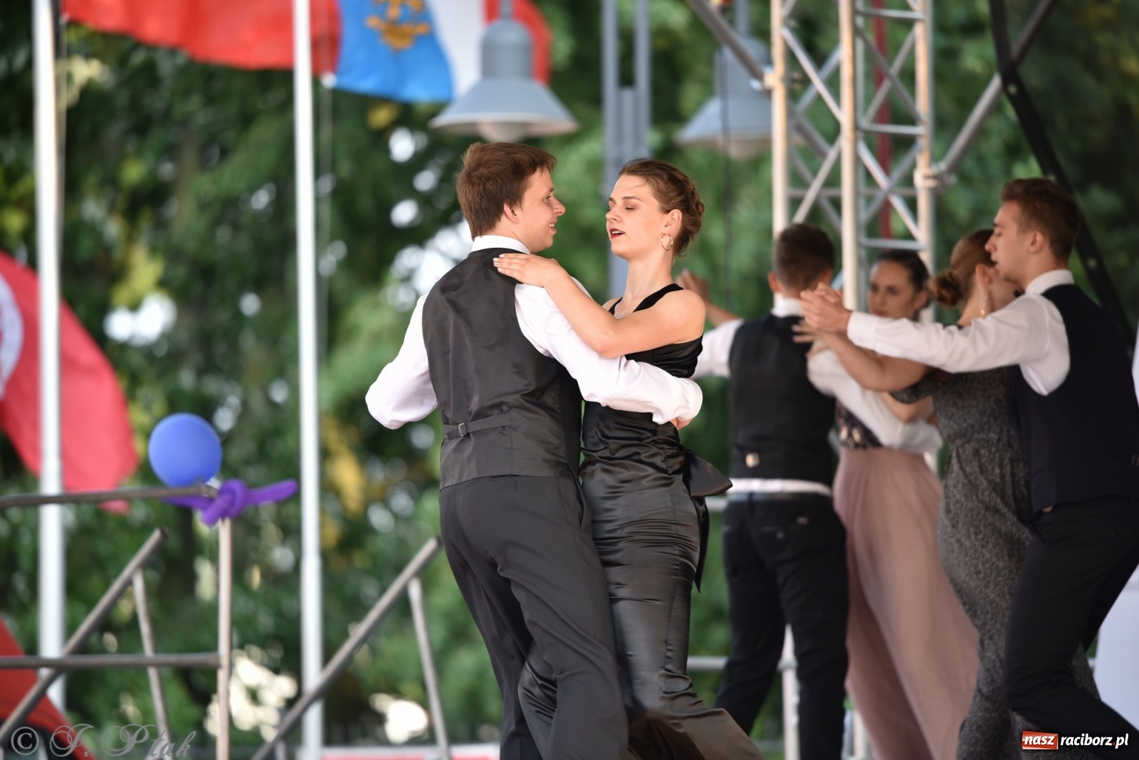 Zdjęcie w galerii na portalu naszraciborz.pl: MDK kończy rok szkolny tanecznym show [FOTO] wiadomości z regionu