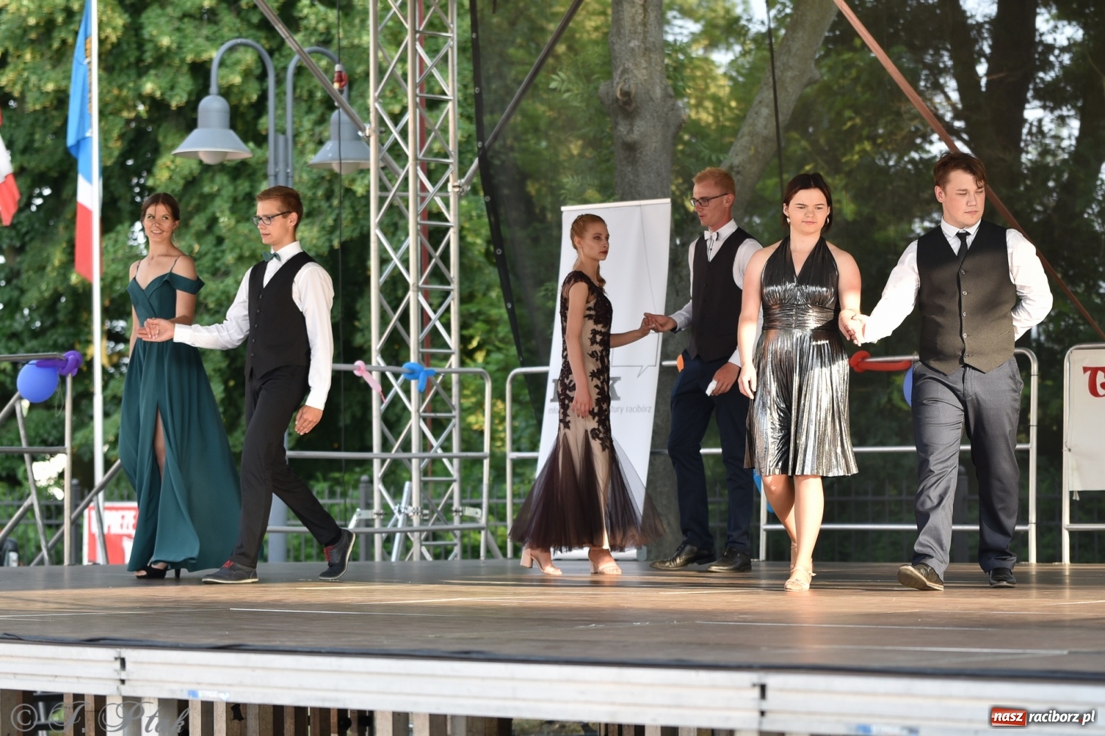 Zdjęcie w galerii na portalu naszraciborz.pl: MDK kończy rok szkolny tanecznym show [FOTO] wiadomości z regionu