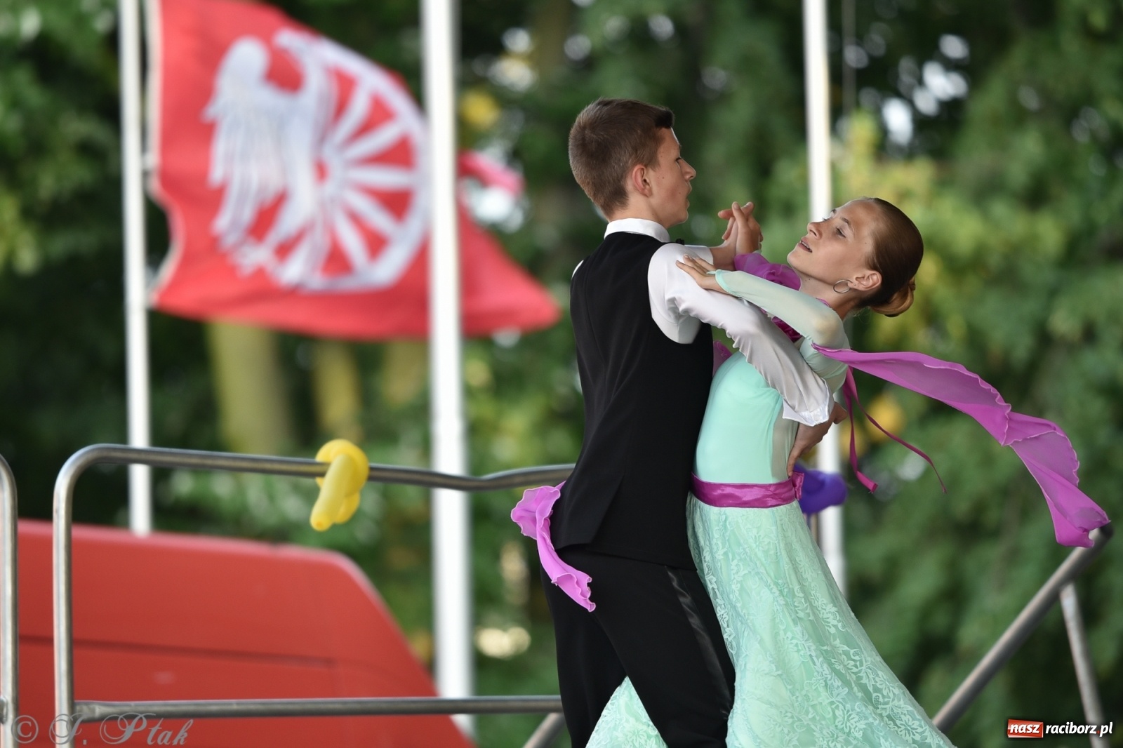 Zdjęcie w galerii na portalu naszraciborz.pl: MDK kończy rok szkolny tanecznym show [FOTO] wiadomości z regionu