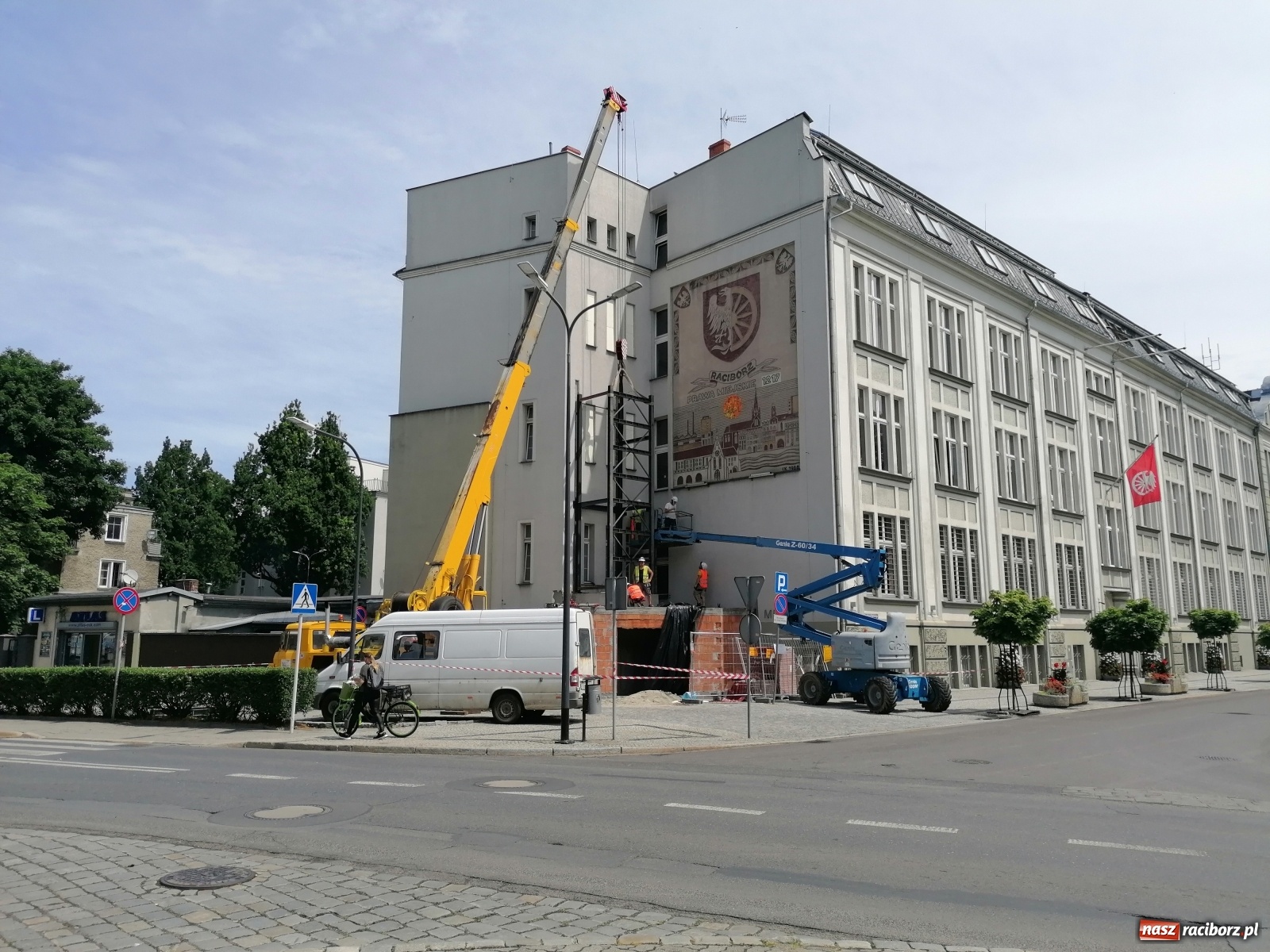 Zdjęcie w galerii na portalu naszraciborz.pl: Magistracka winda bliżej nieba. Dziś montowano ostatni element konstrukcji [FOTO i WIDEO] wiadomości z regionu