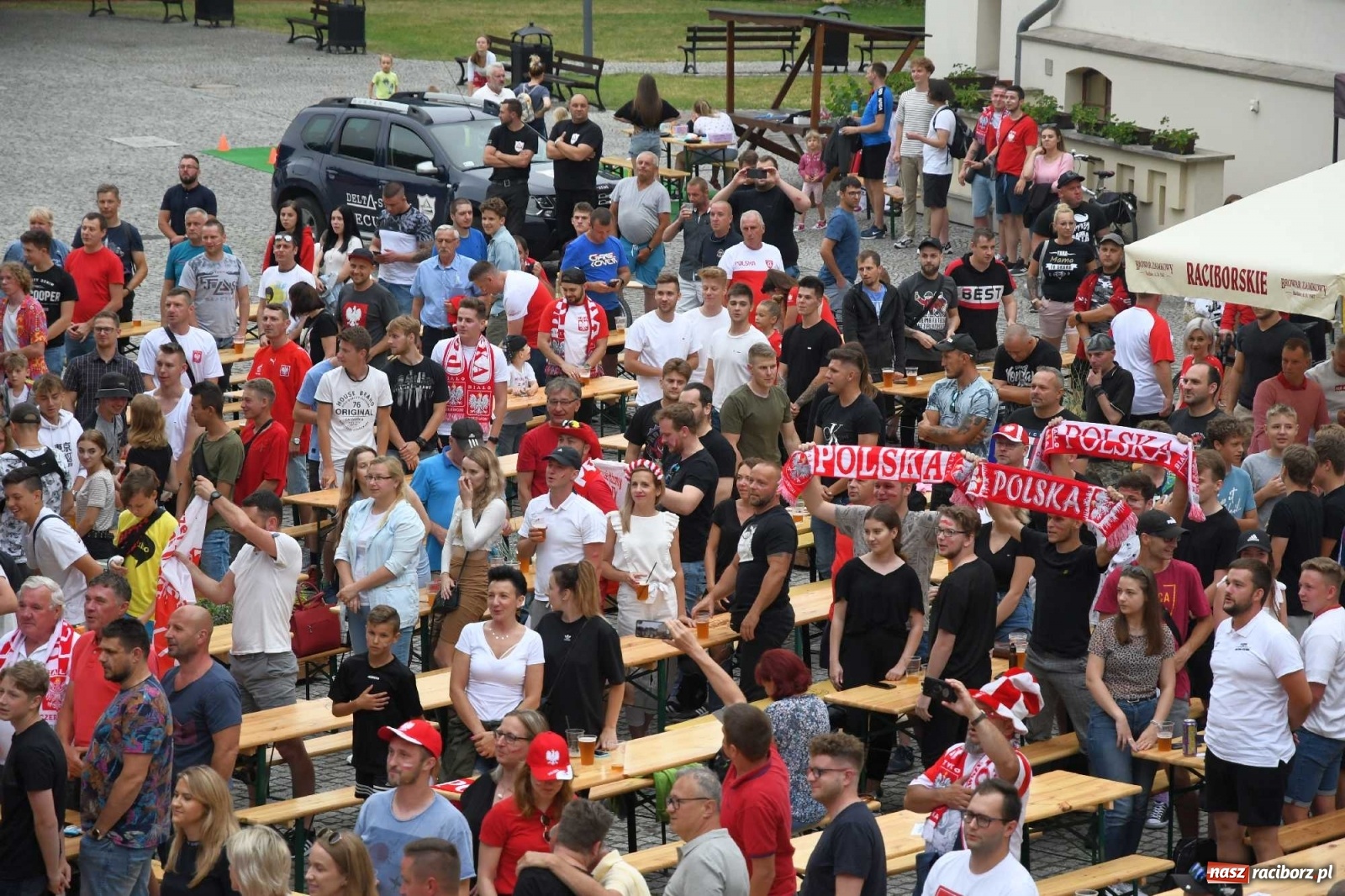 Zdjęcie w galerii na portalu naszraciborz.pl: Polska-Szwecja. Piłkarski rollercoaster w raciborskich strefach kibica wiadomości z regionu