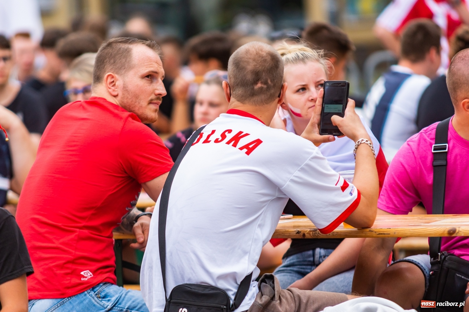 Zdjęcie w galerii na portalu naszraciborz.pl: Polska-Szwecja. Piłkarski rollercoaster w raciborskich strefach kibica wiadomości z regionu