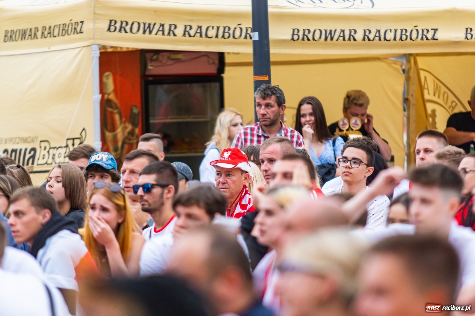 Zdjęcie w galerii na portalu naszraciborz.pl: Polska-Szwecja. Piłkarski rollercoaster w raciborskich strefach kibica wiadomości z regionu