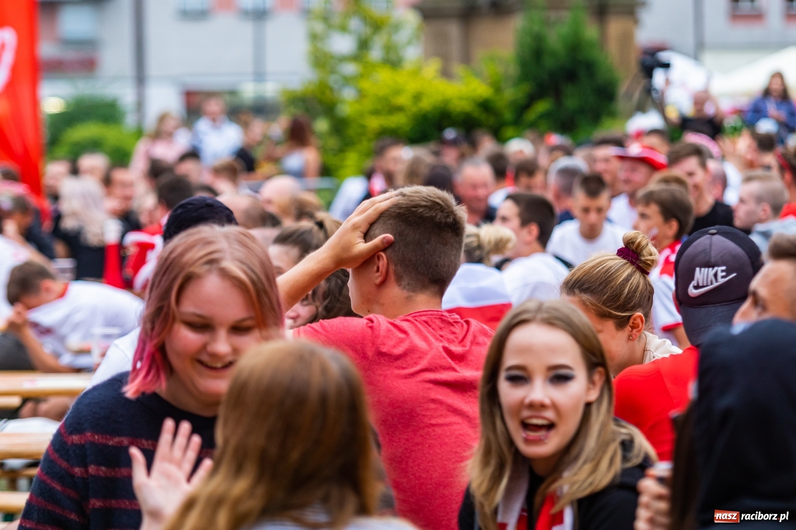 Zdjęcie w galerii na portalu naszraciborz.pl: Polska-Szwecja. Piłkarski rollercoaster w raciborskich strefach kibica wiadomości z regionu