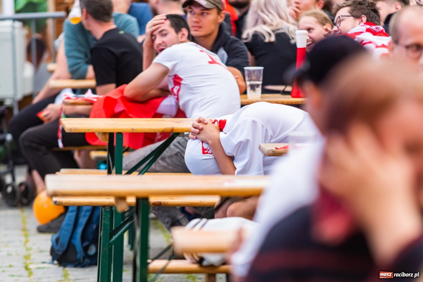 Zdjęcie w galerii na portalu naszraciborz.pl: Polska-Szwecja. Piłkarski rollercoaster w raciborskich strefach kibica wiadomości z regionu